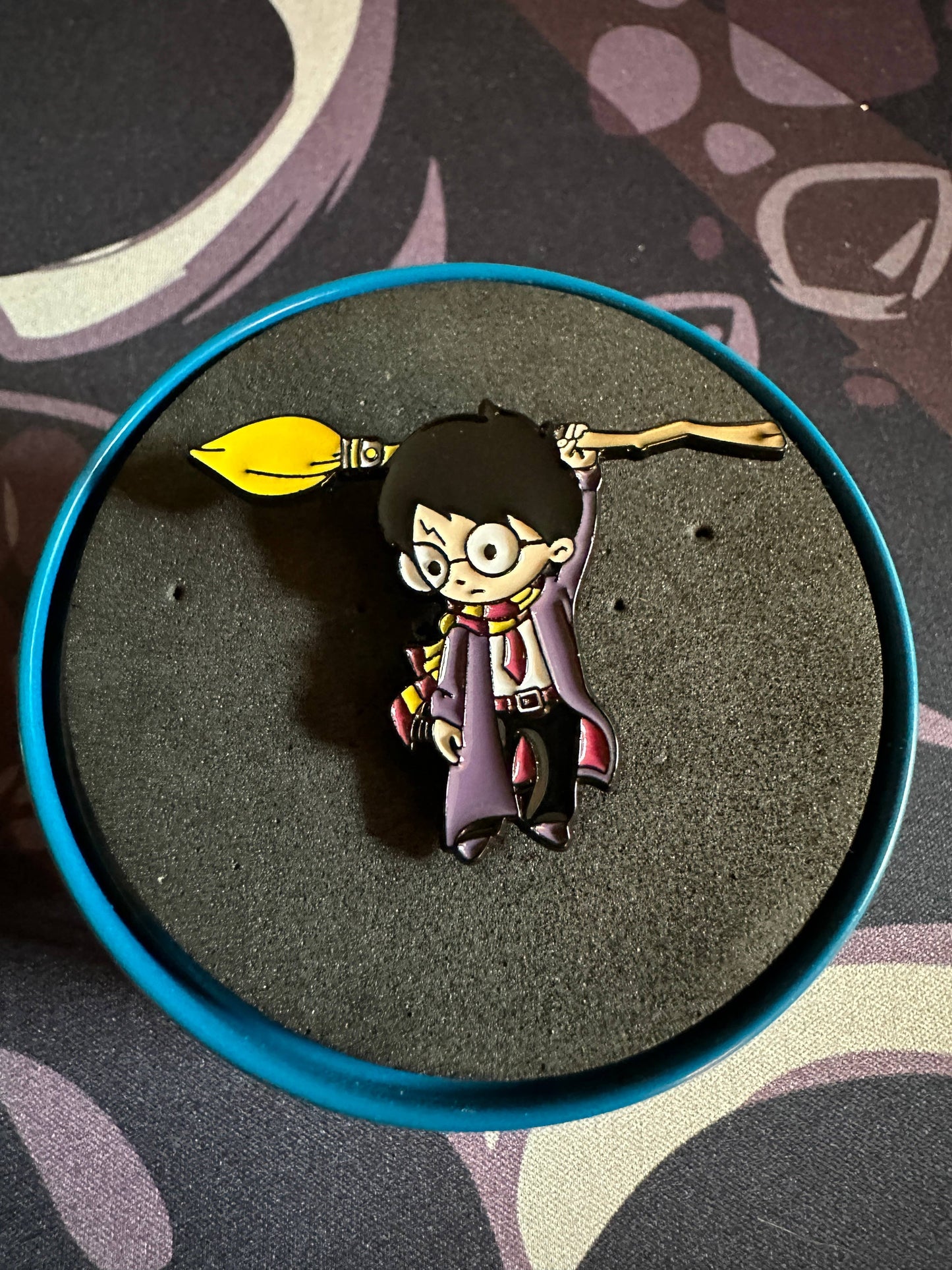 Harry Potter Hanging From Broom Pin - Quidditch-Nimbus 2000