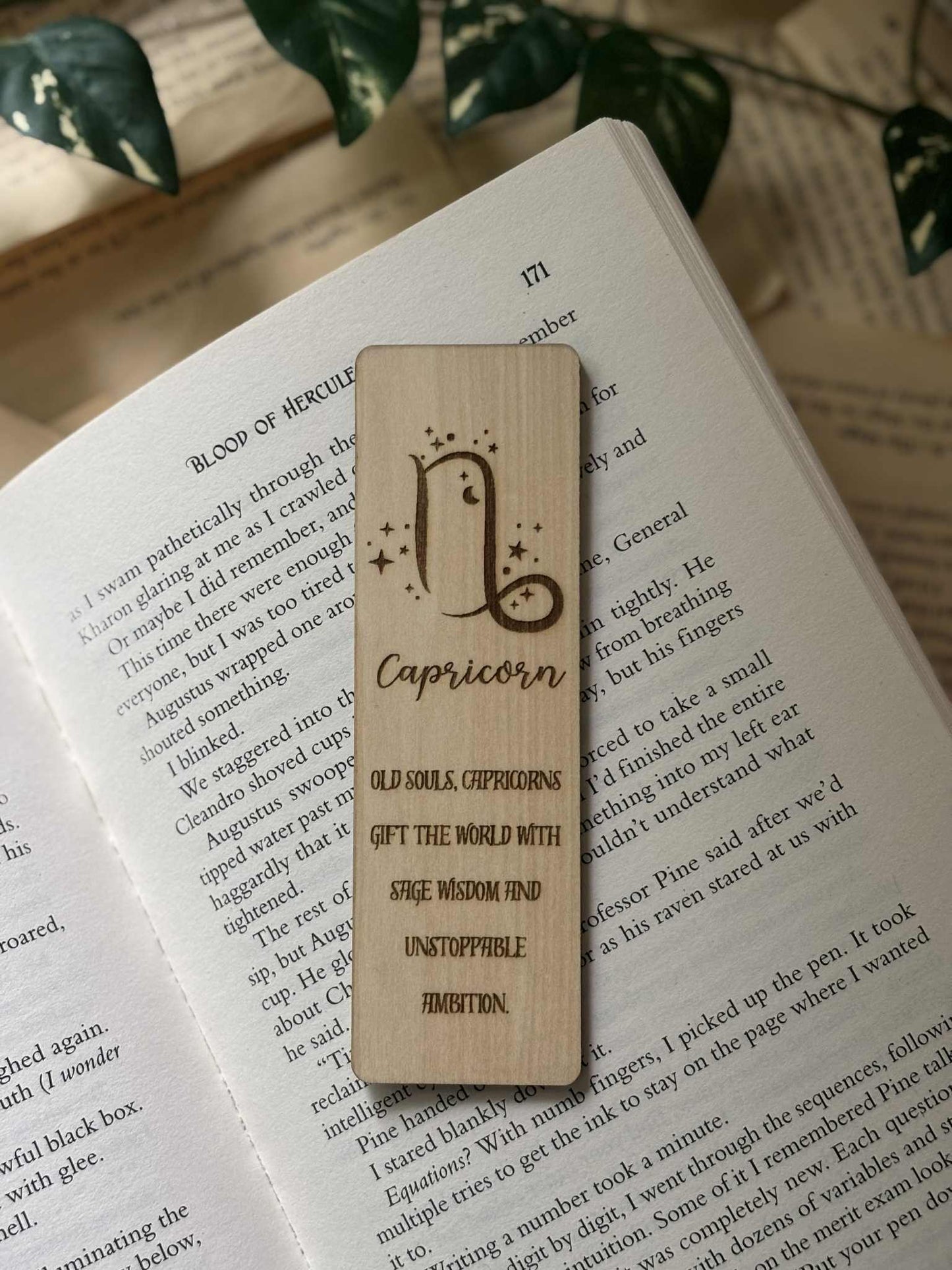 Capricorn - Bokmerke i tre