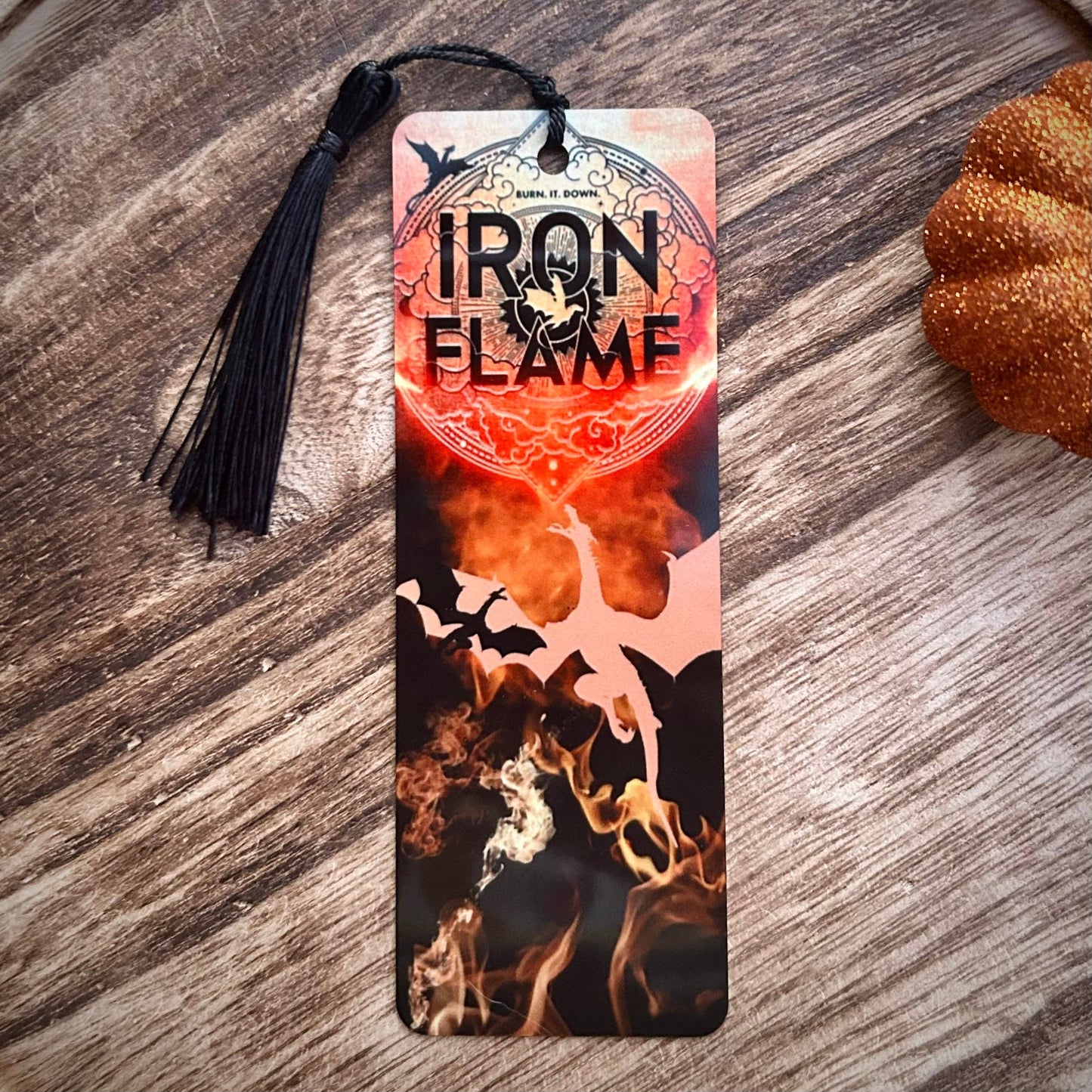 Iron Flame Bokmerke i metall