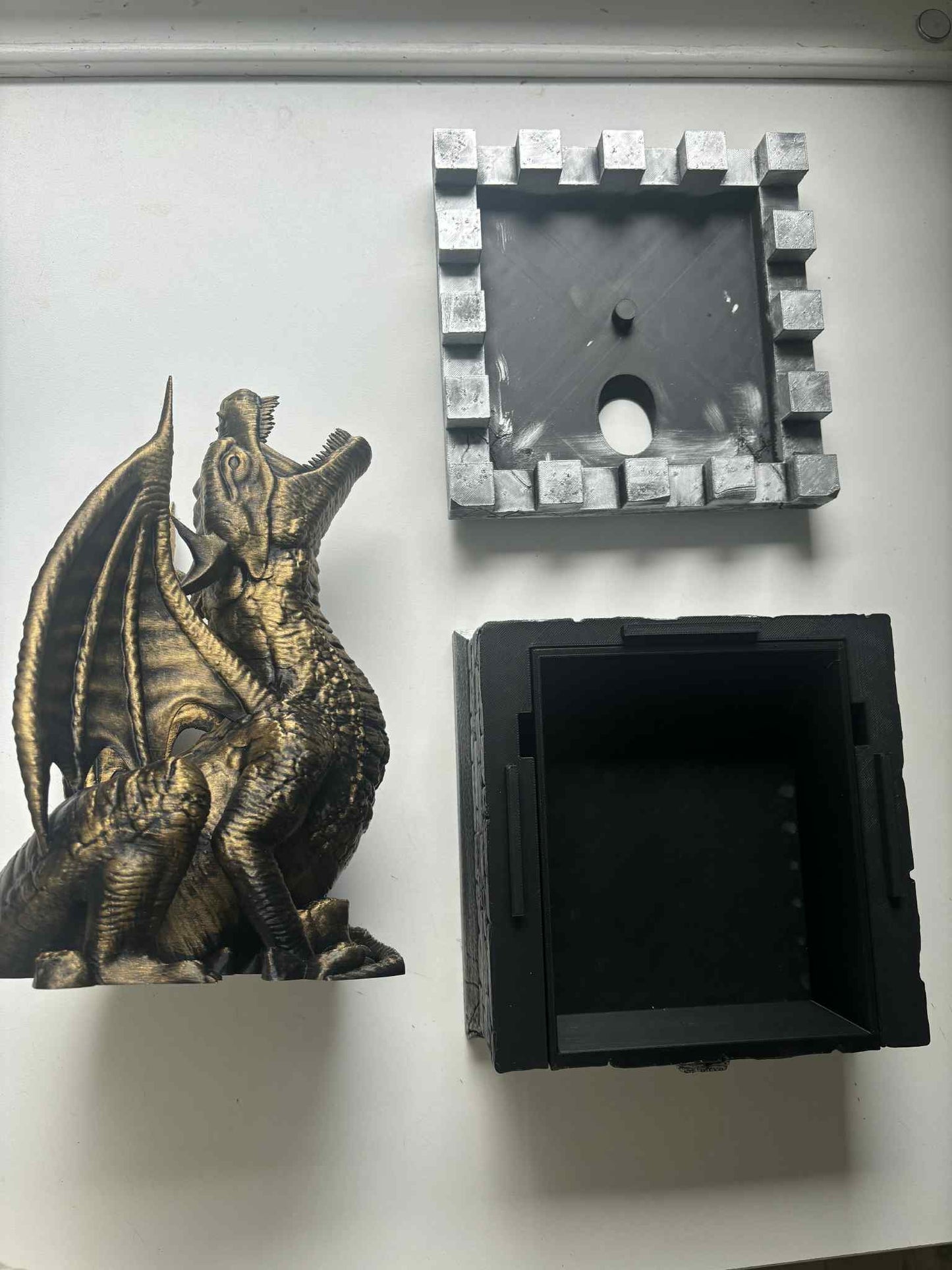 Dragon Vault – Dice Tower & Oppbevaringsboks