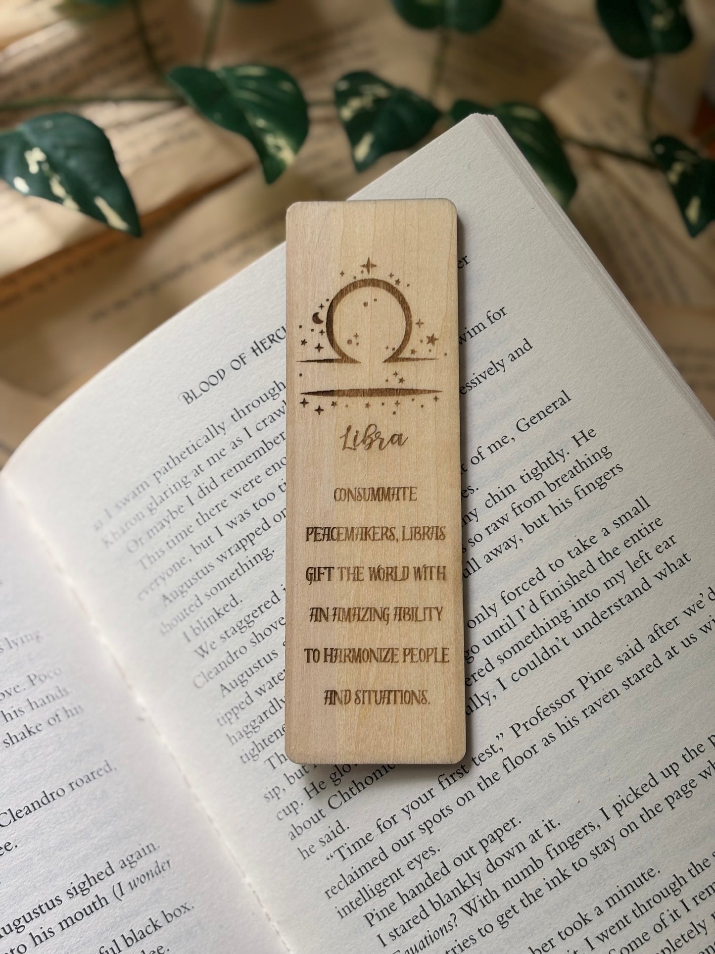 Libra - Bokmerke i tre