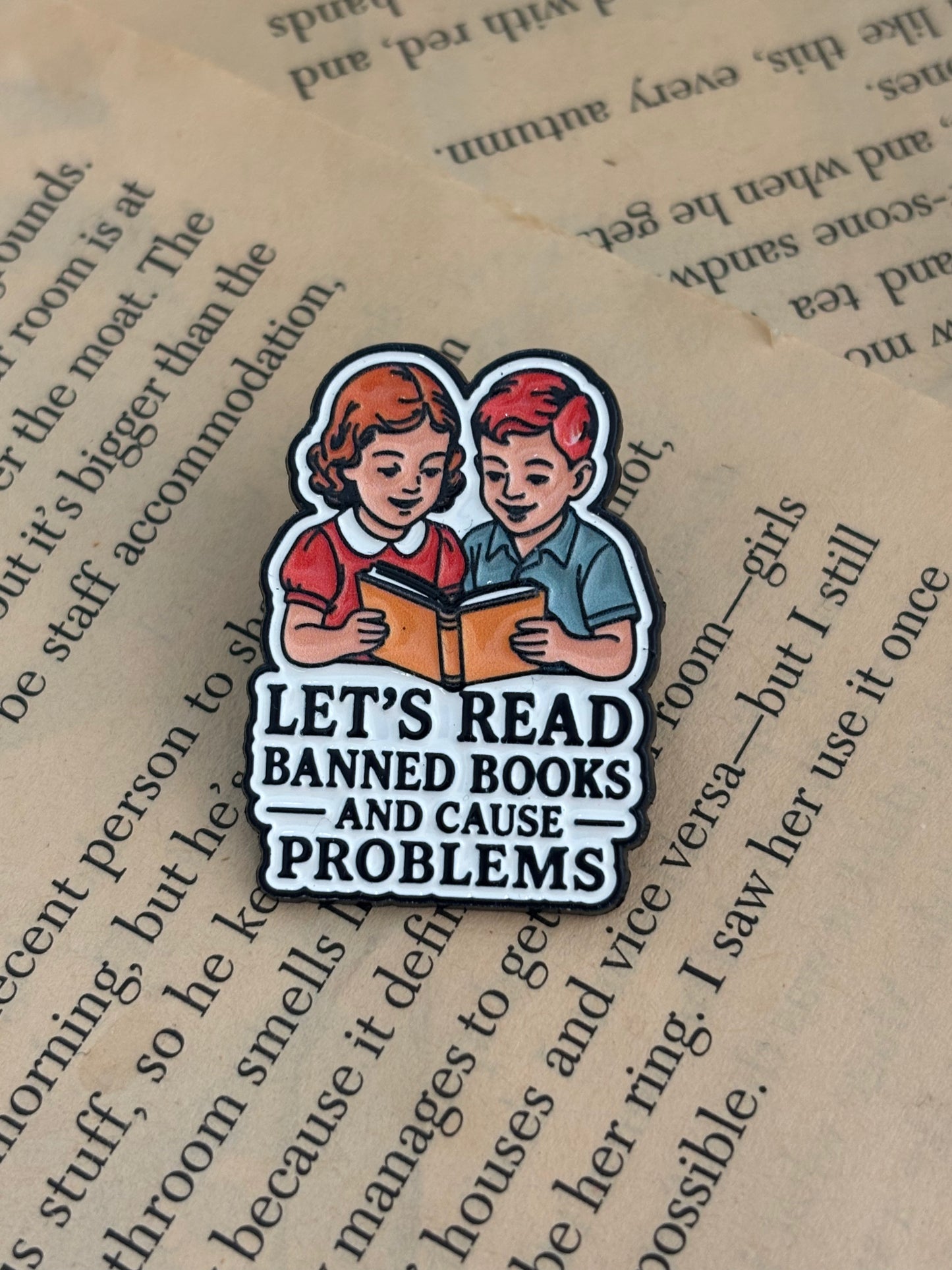 Let´s read banned books - Enamel Pin