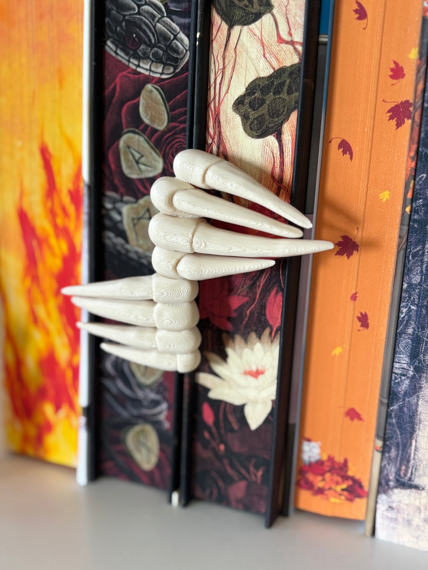 Claws Book Spine Hugger