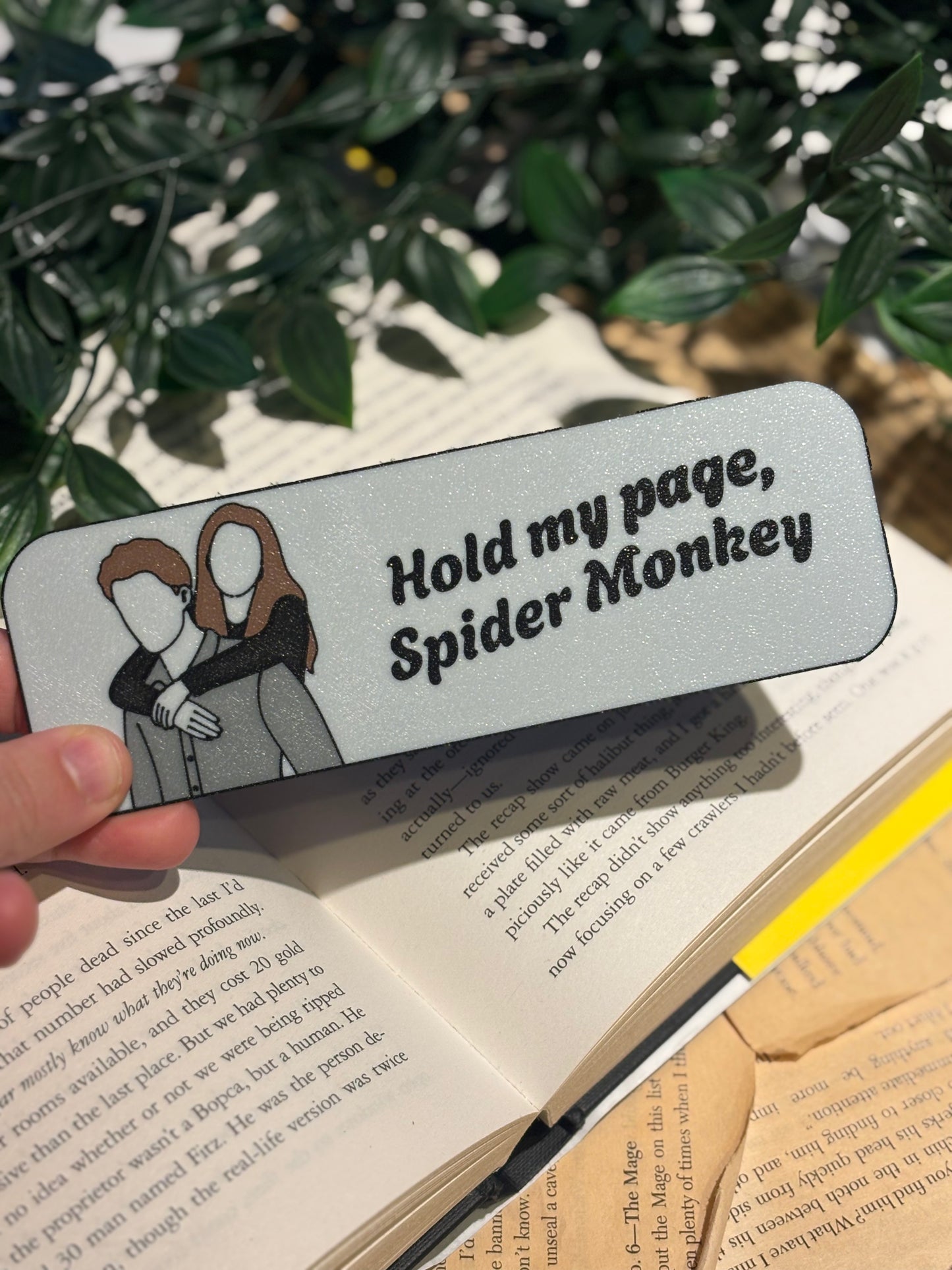Hold my page, Spider Monkey Bokmerke