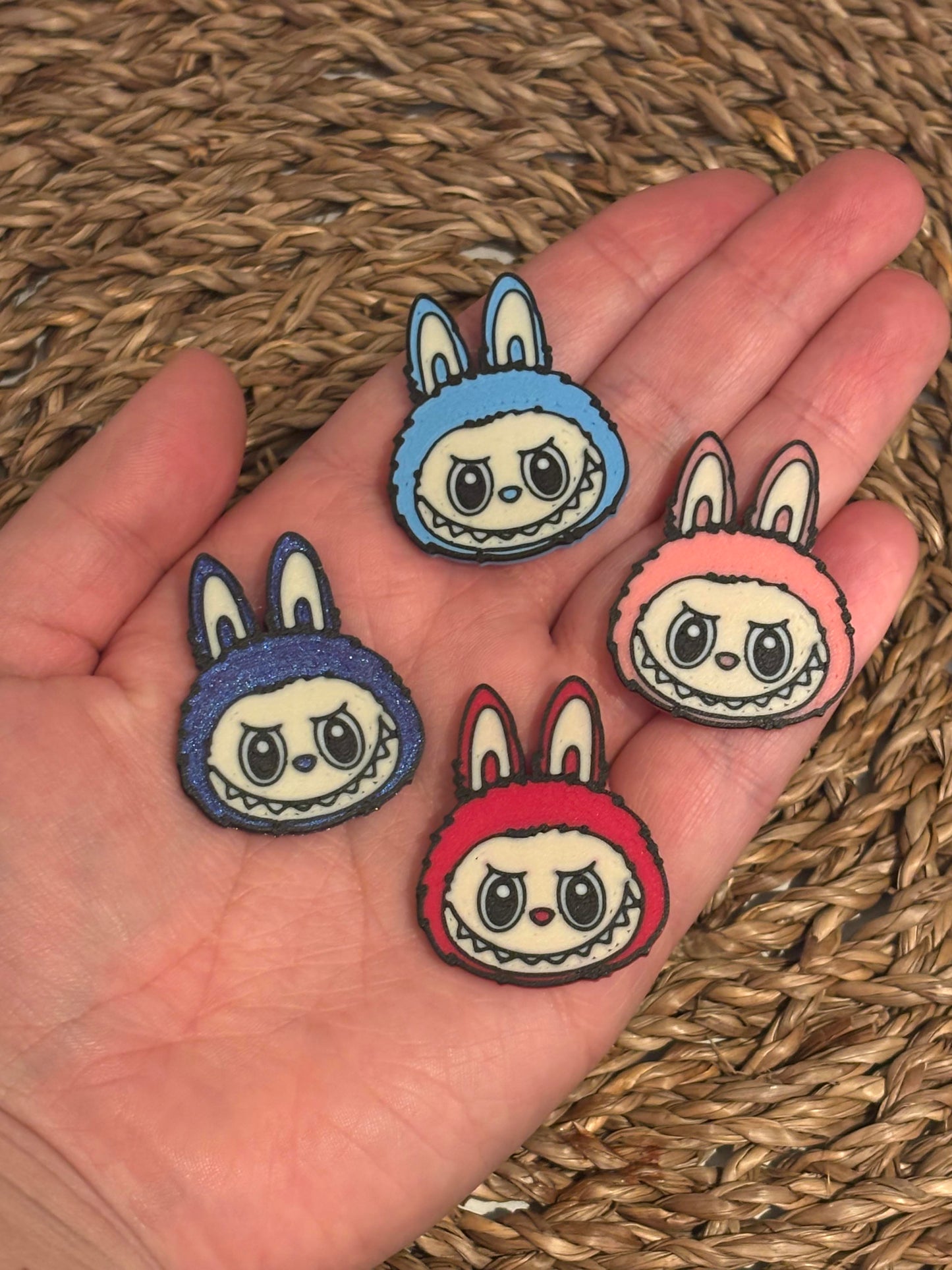 Labubu inspirert Pin