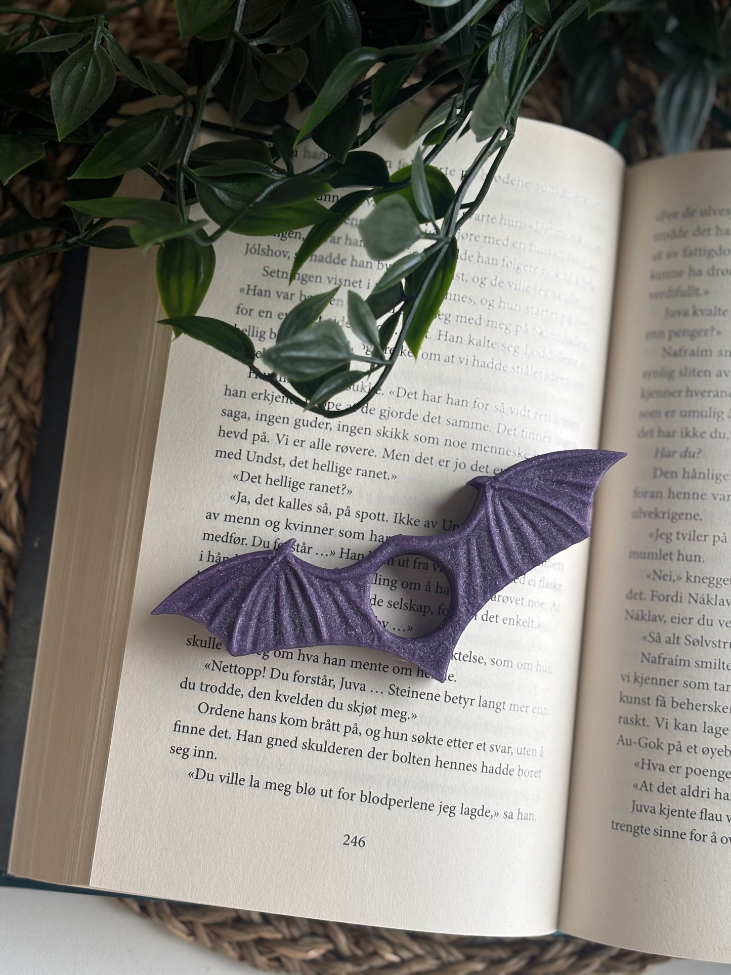 Thumb Page Holder / Sideholder - Batwing