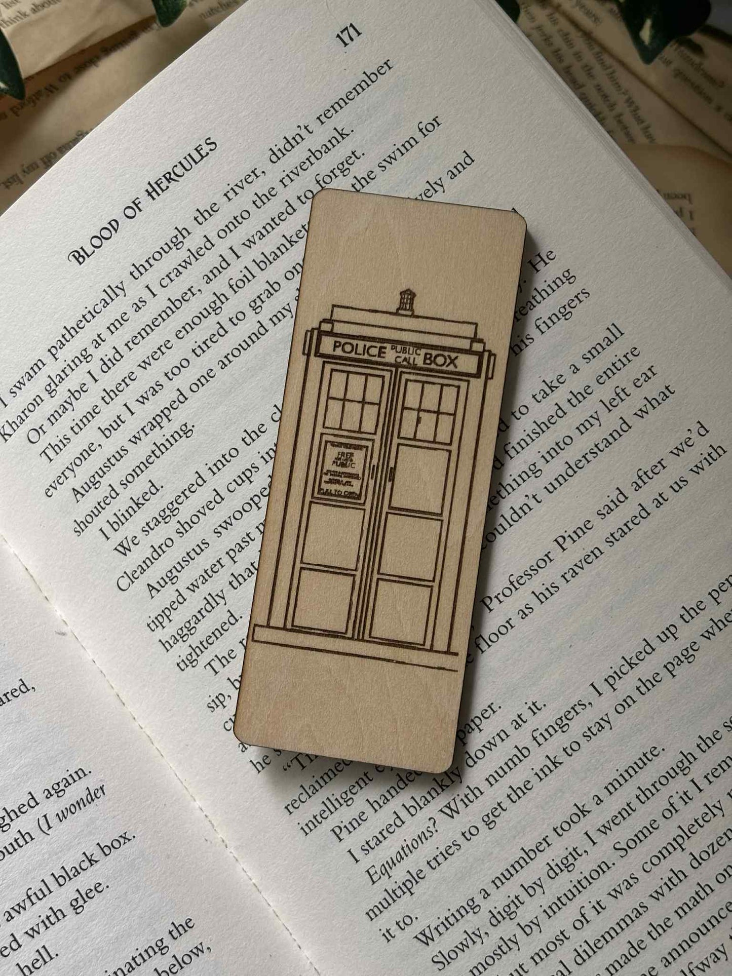 Tardis - Bokmerke i tre