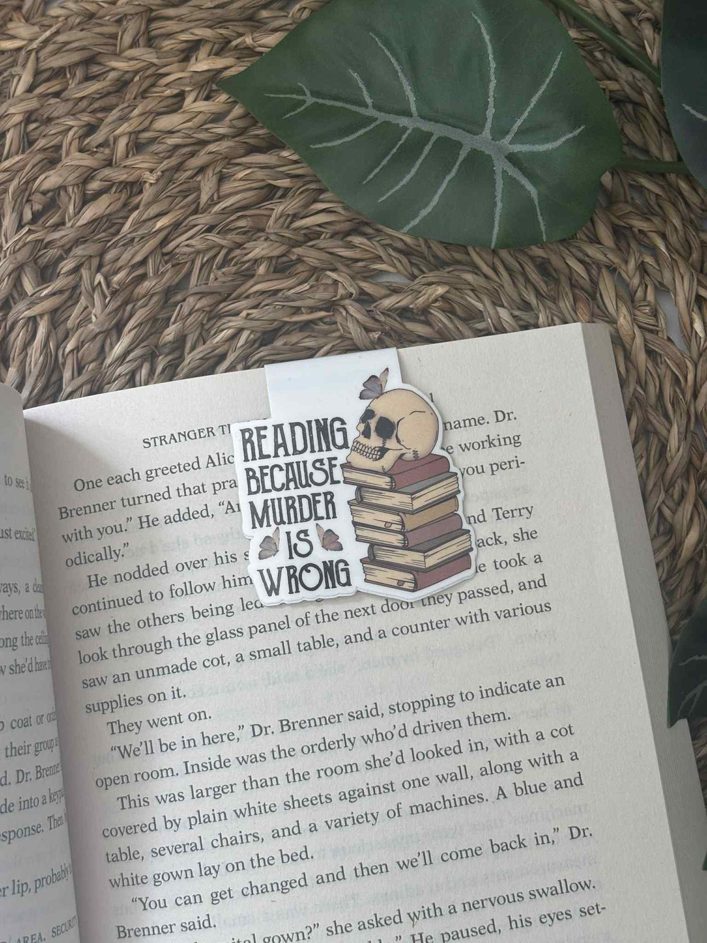 Reading Because Murder Is Wrong Magnetisk Bokmerke