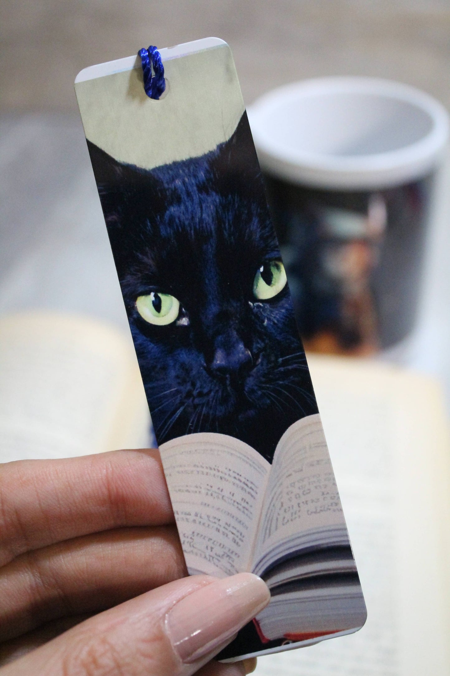 Black Cat reading a Book - Bokmerke i Metall