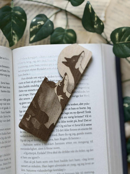 Flukta frå Dyreskogen - Bokmerke i tre