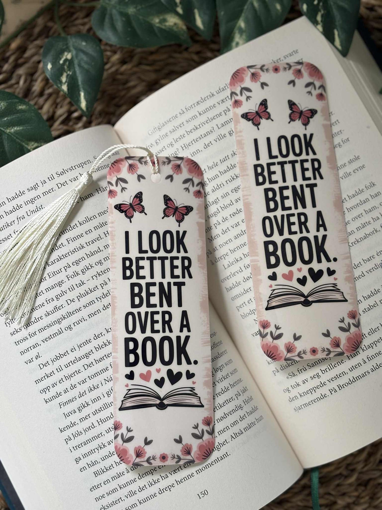 I Look Better Bent Over A Book Bokmerke