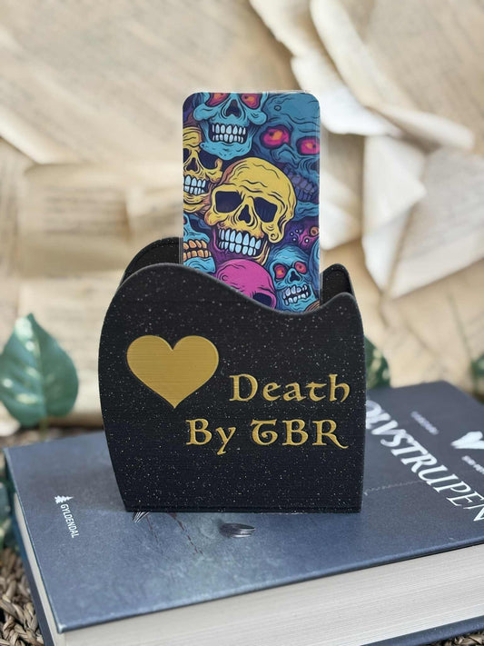 Death By TBR - Penneholder / Bokmerkeholder