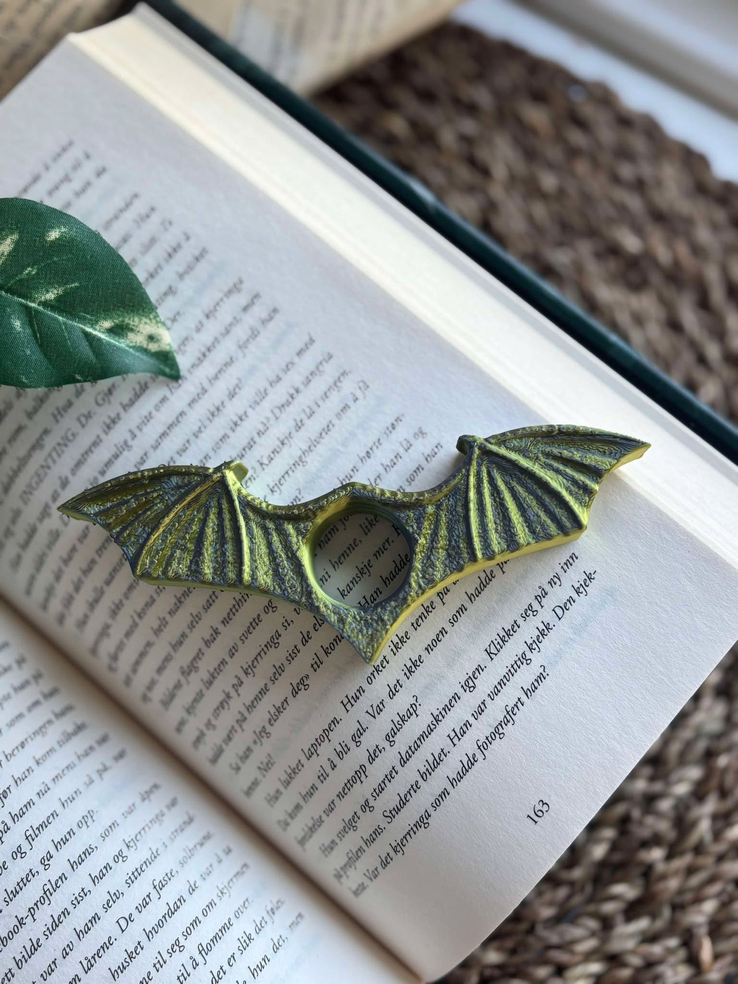 Thumb Page Holder / Sideholder - Batwing