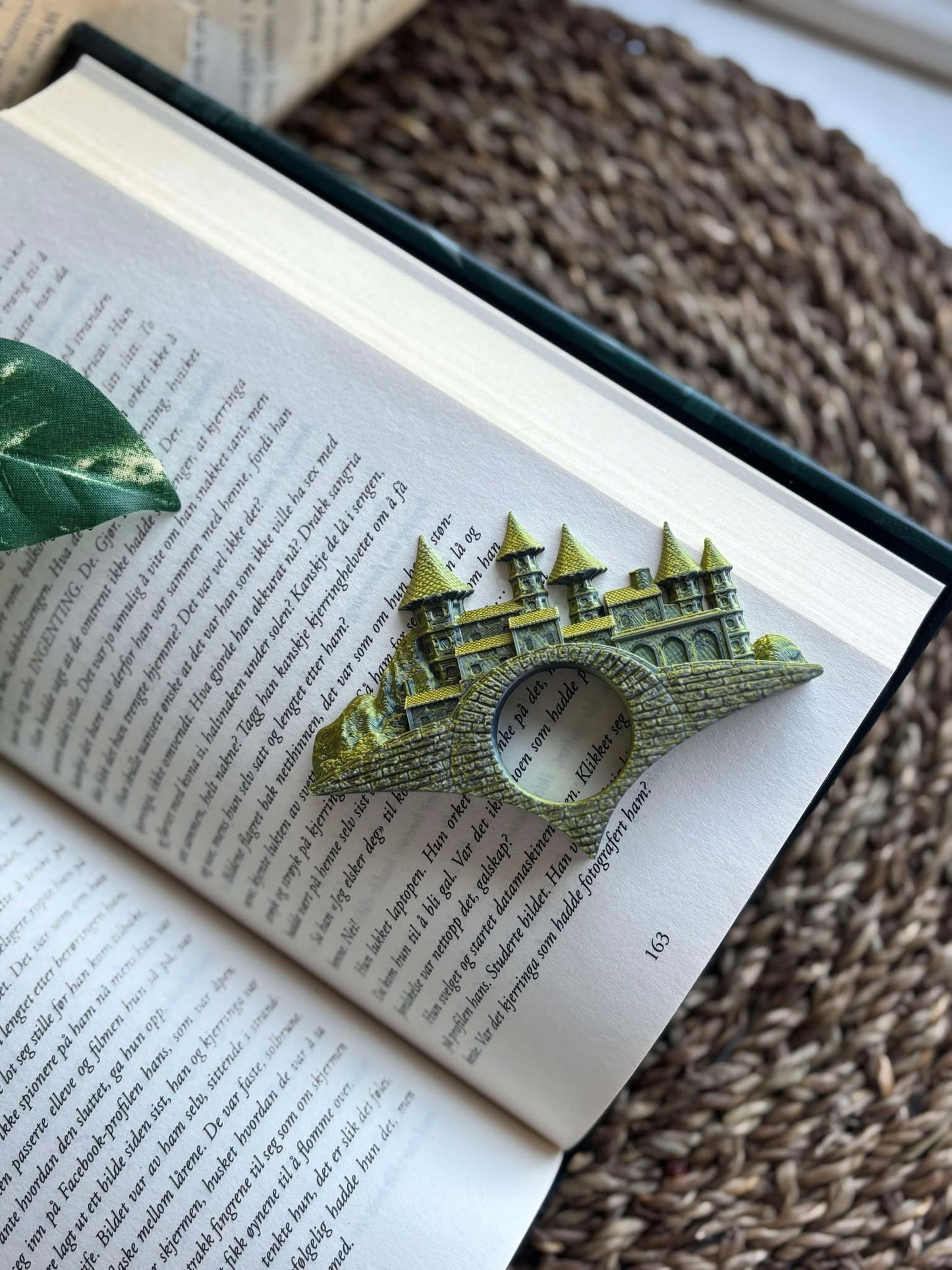 Thumb Page Holder / Sideholder - Castle