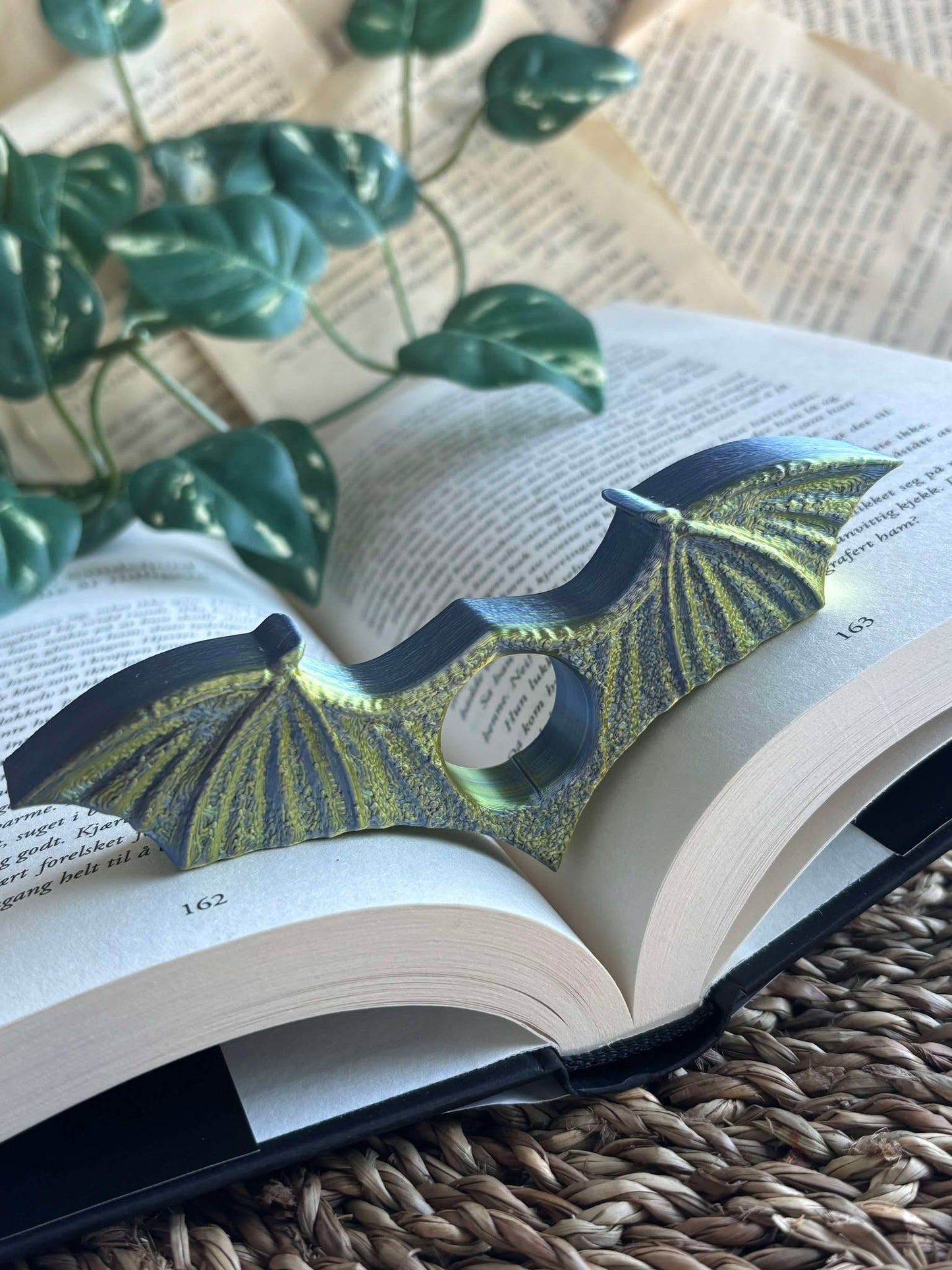 Thumb Page Holder / Sideholder - Batwing