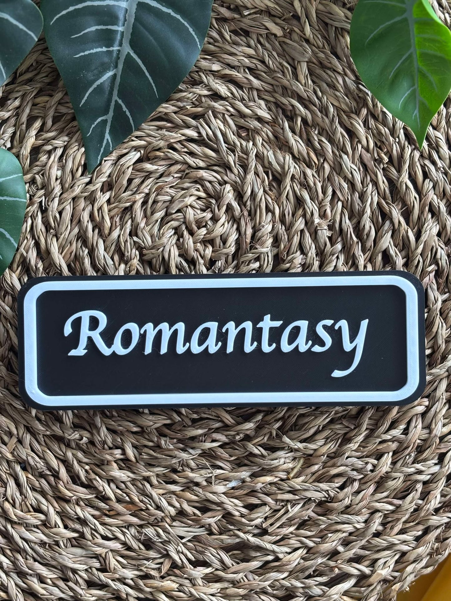 Bookish Romantasy Skilt