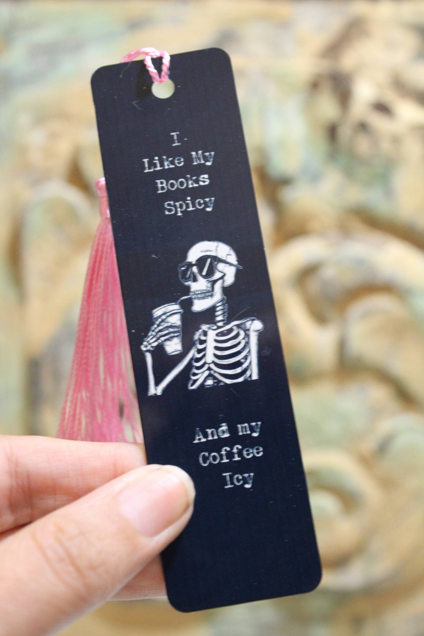 I Like My Books Spicy and My Coffee Icy - Bokmerke i metall