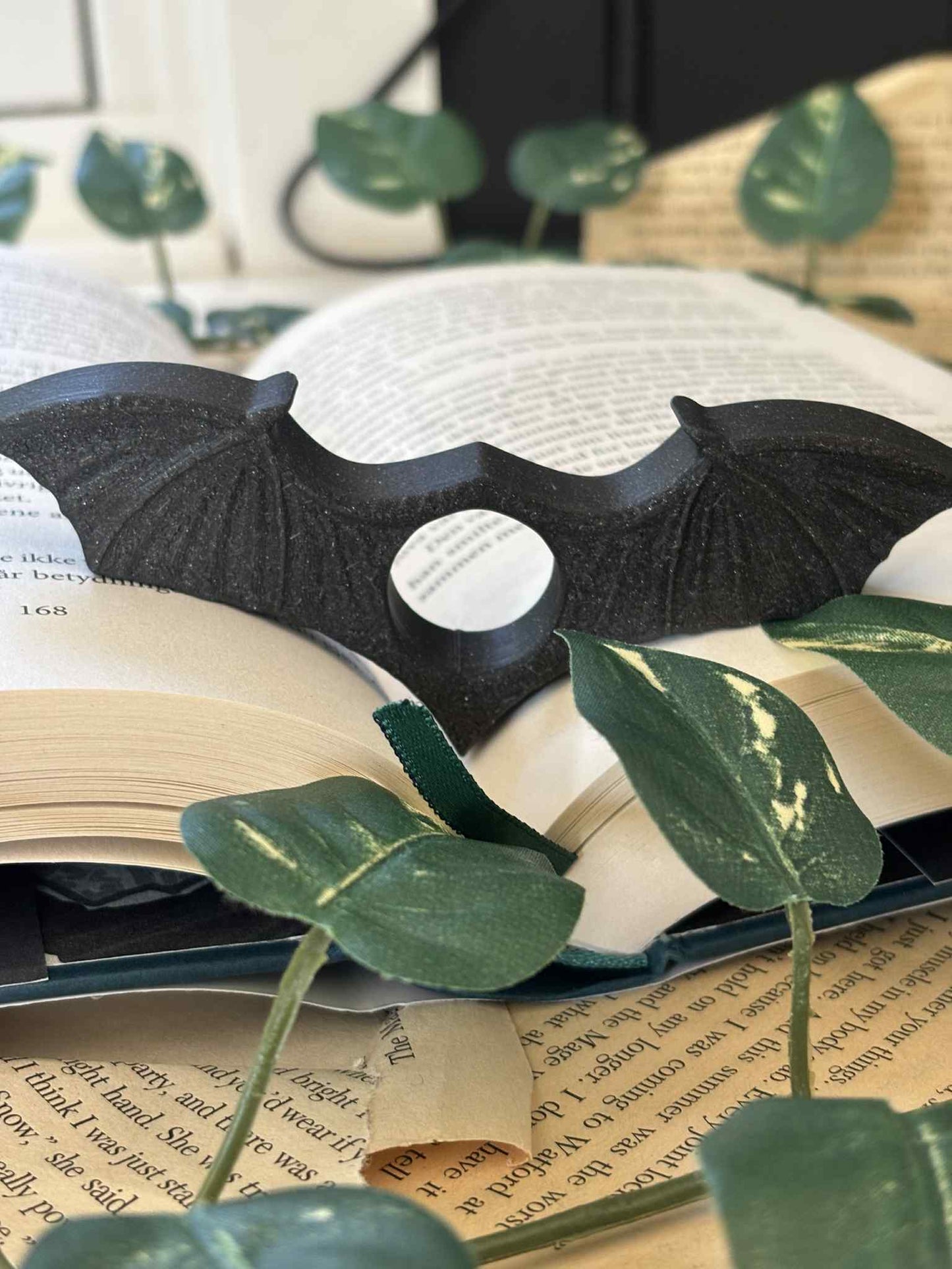 Thumb Page Holder / Sideholder - Batwing