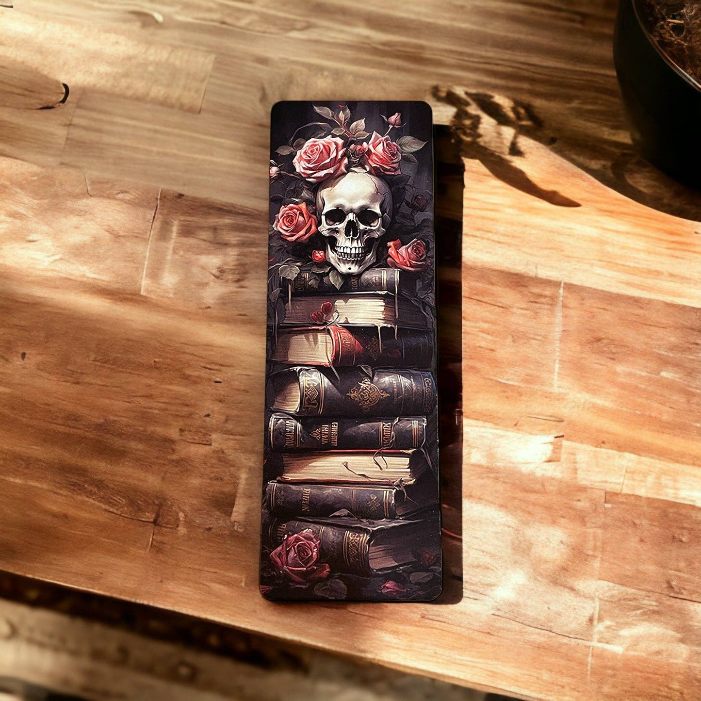 Skull on Books Bokmerke