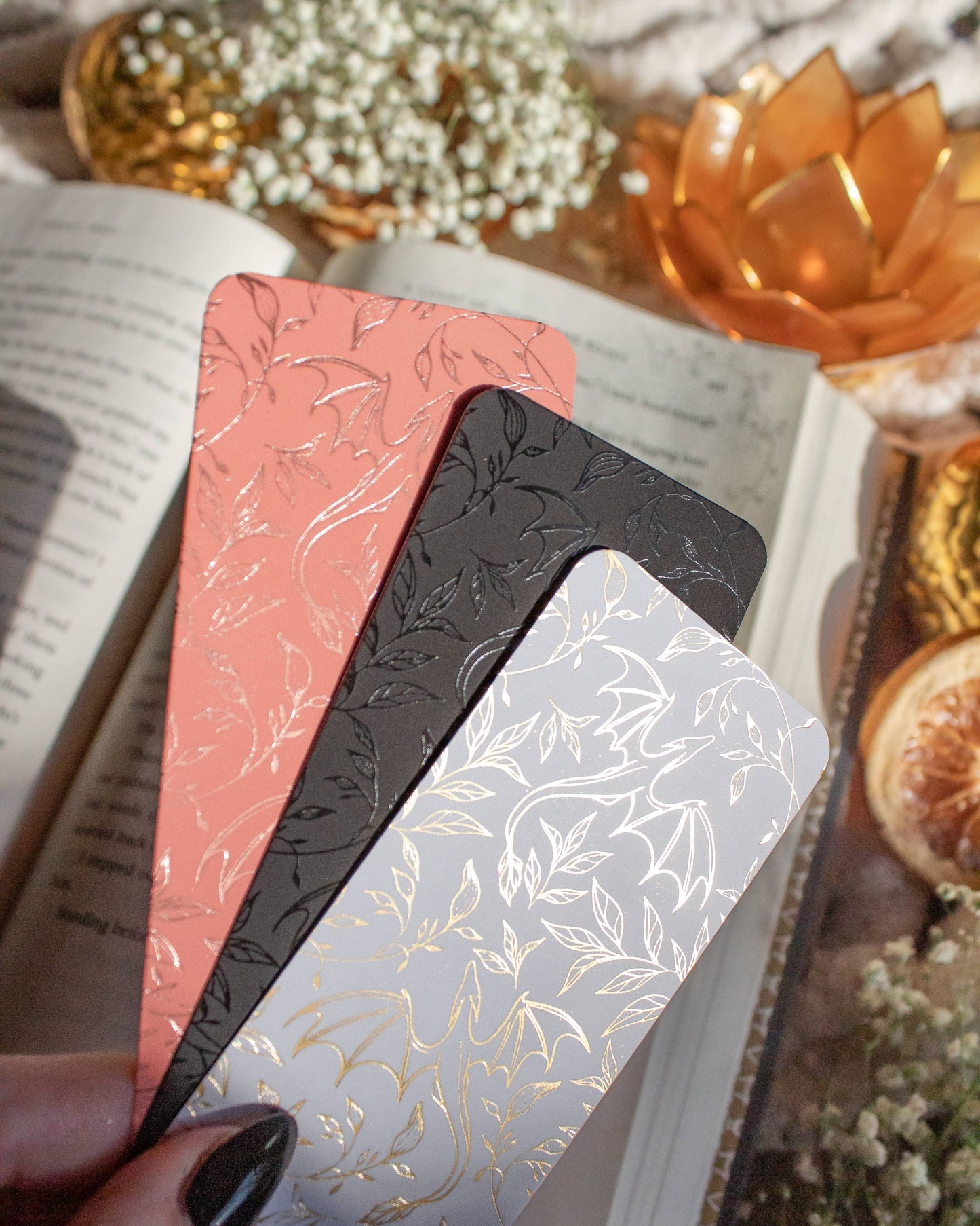 Black on Black Floral Dragons Foil Bokmerke