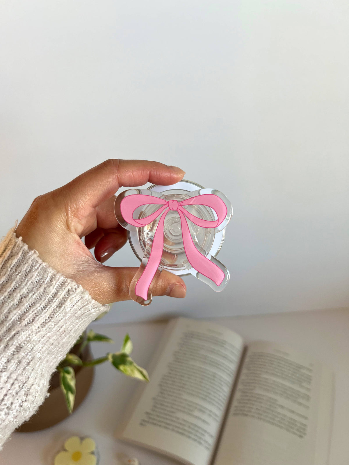Pink Bow Kindle Grip