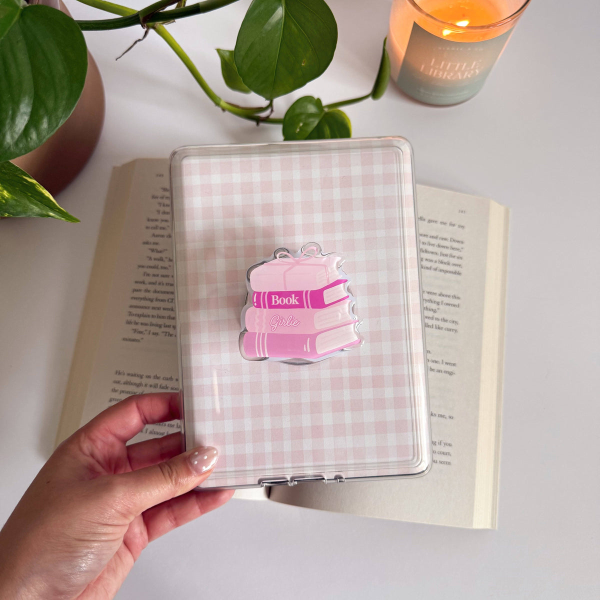 Book Girlie Kindle Grip
