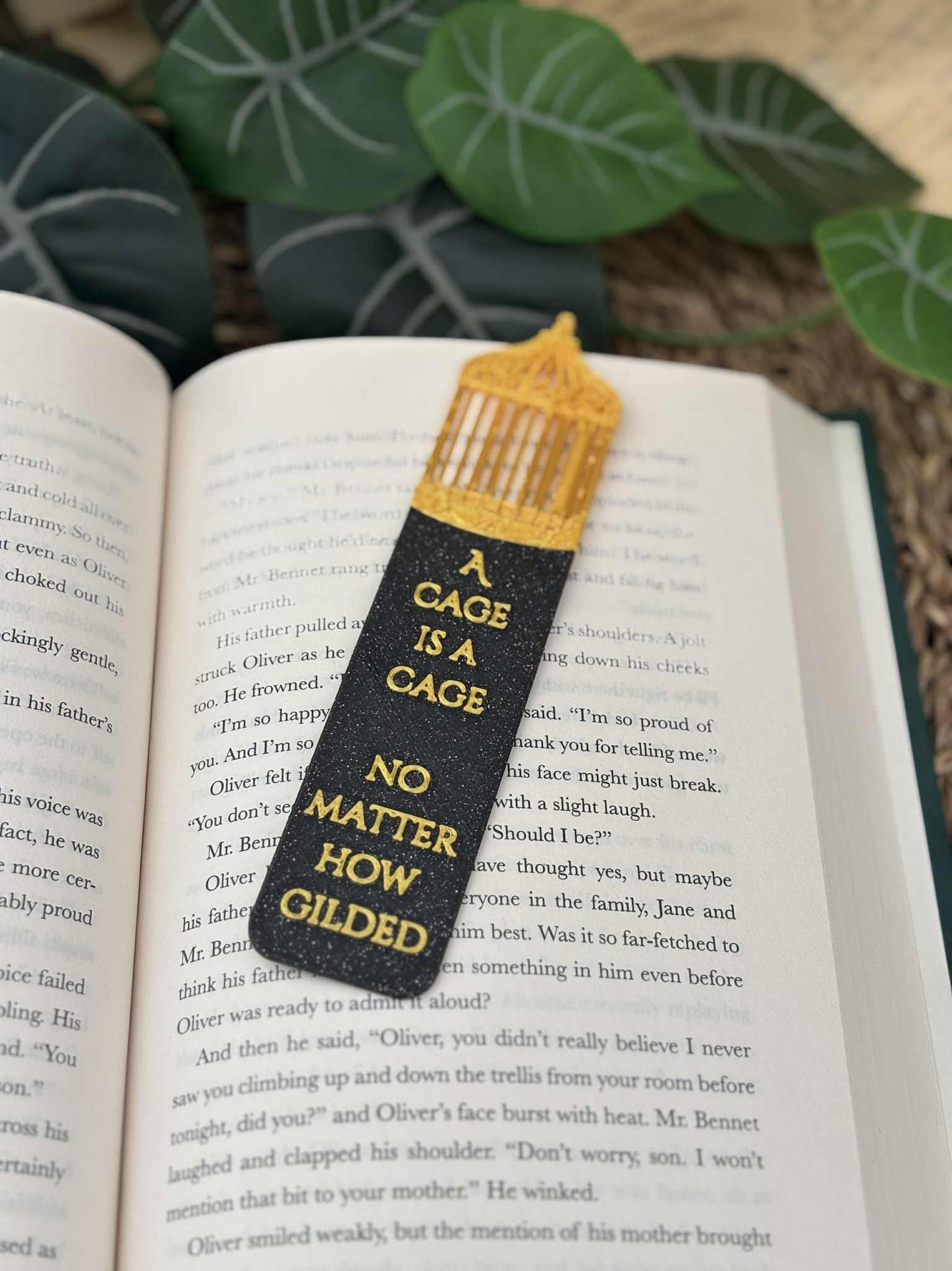 A cage is a cage Bokmerke