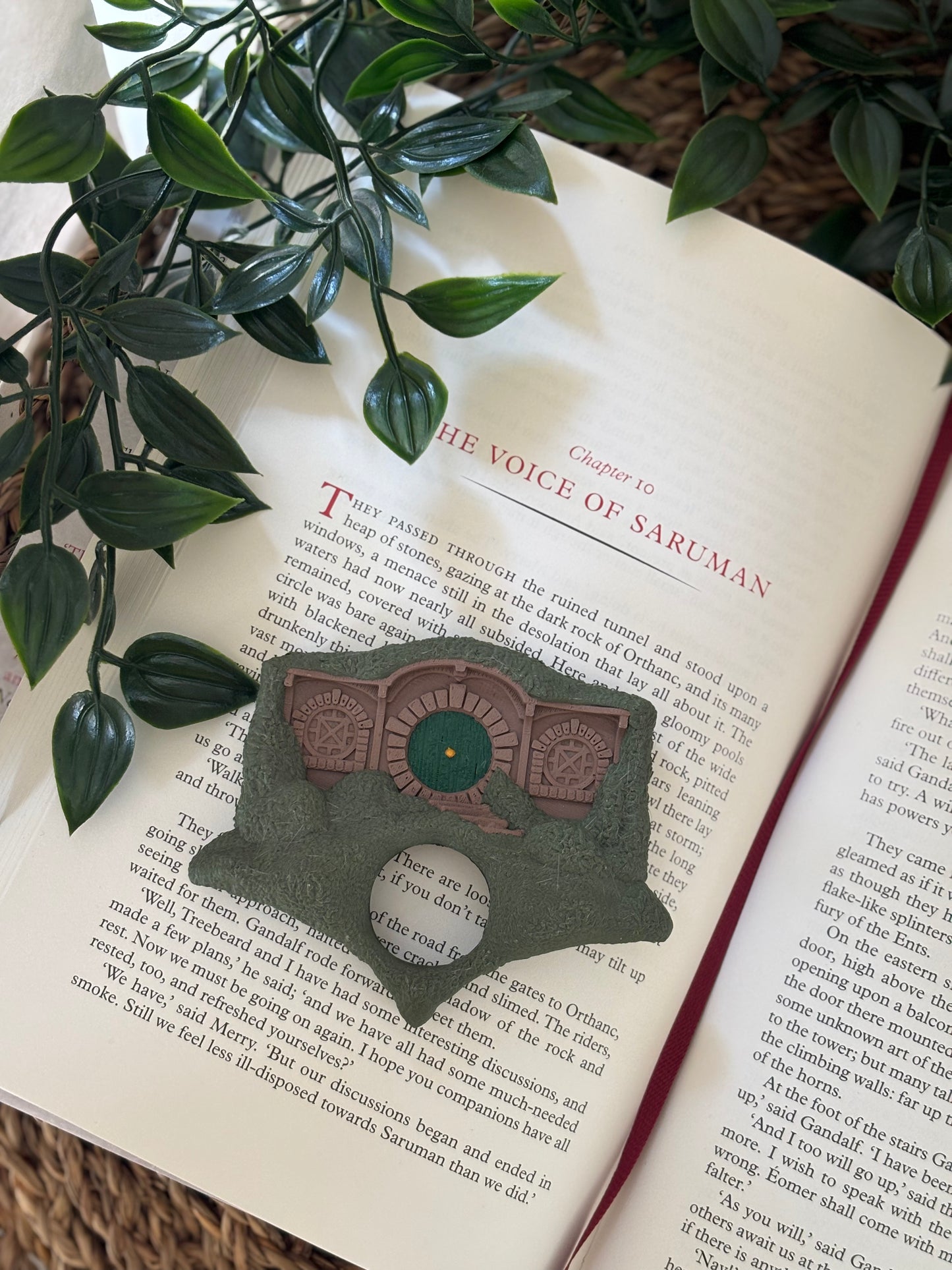 Hobbit Door Sideholder / Thumb Page Holder