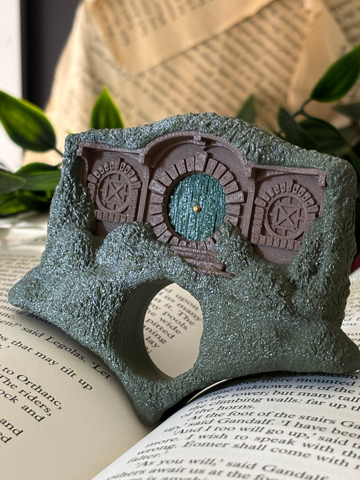 Hobbit Door Sideholder / Thumb Page Holder