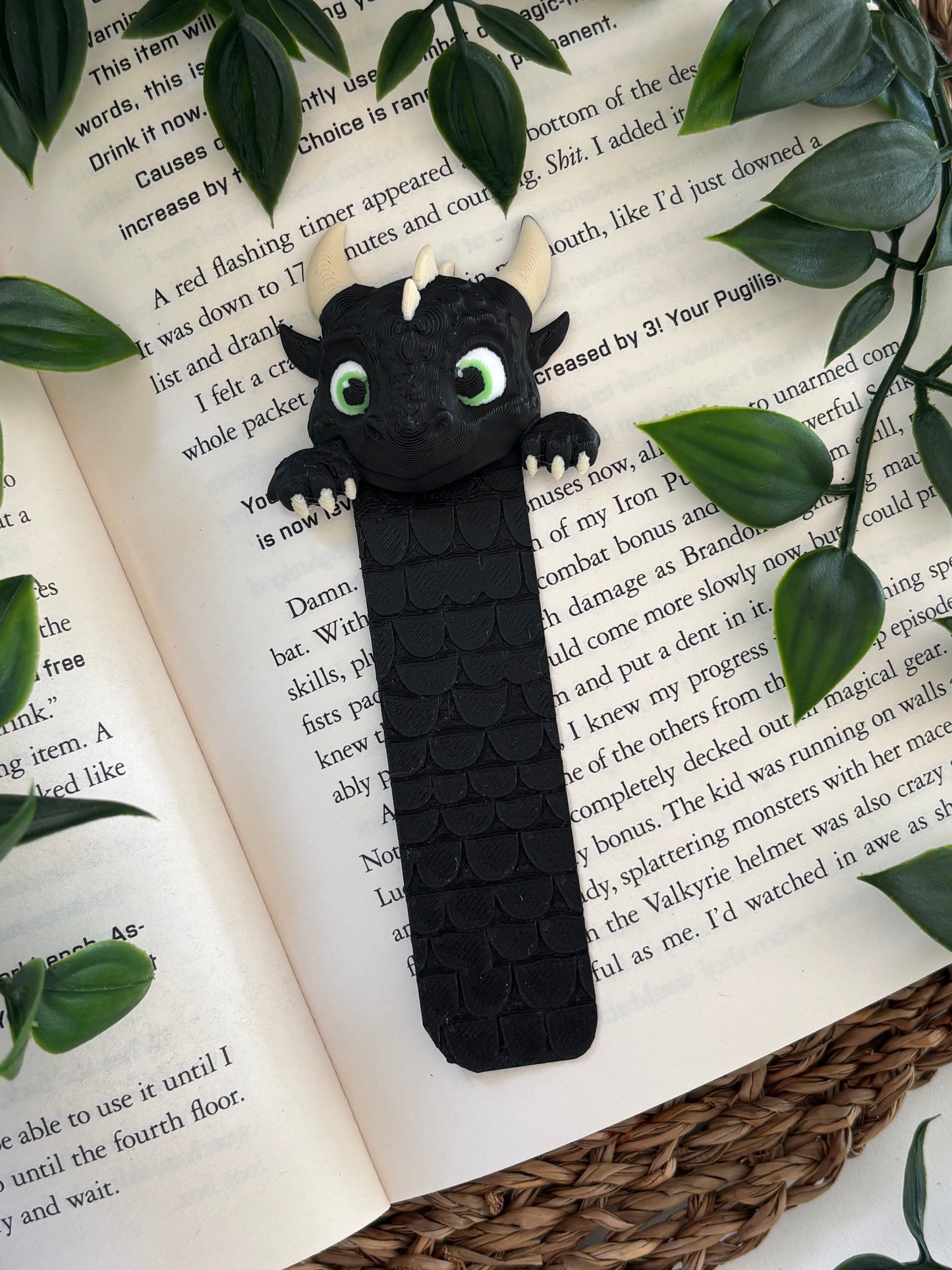 Peeking baby dragon Bokmerke