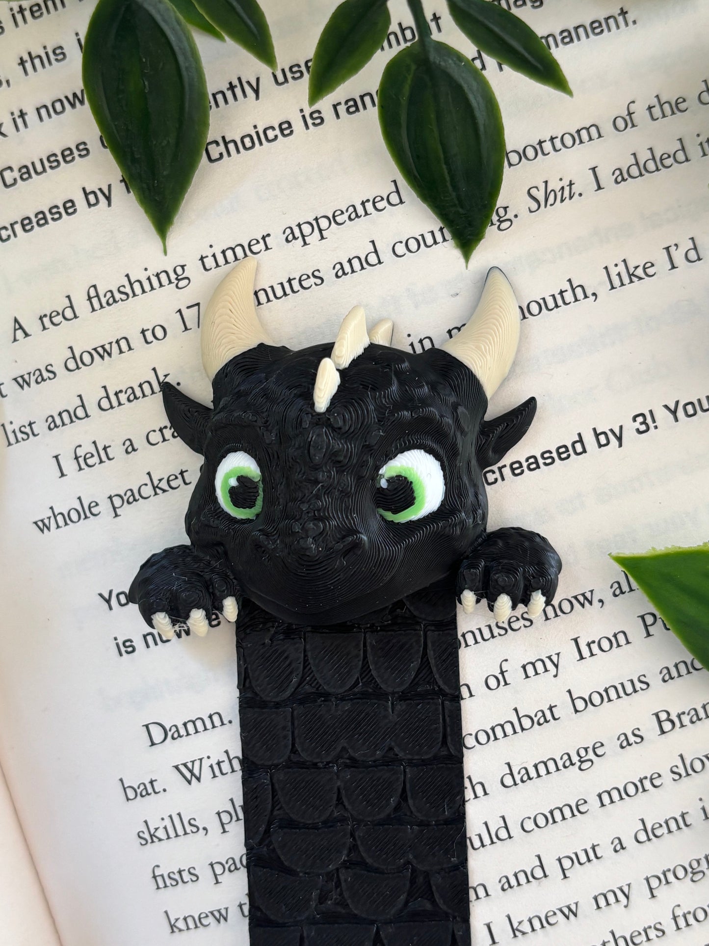 Peeking baby dragon Bokmerke