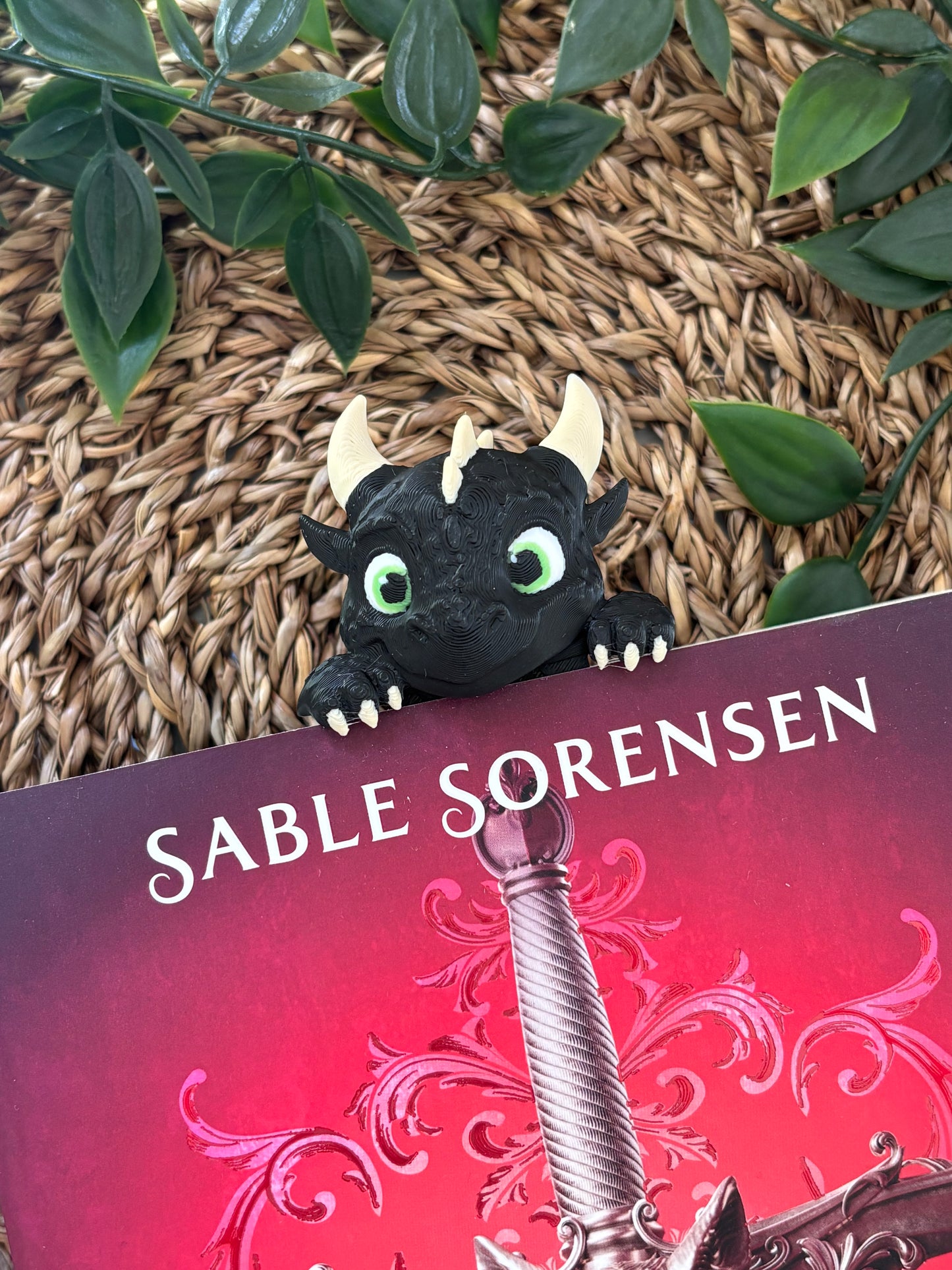 Peeking baby dragon Bokmerke
