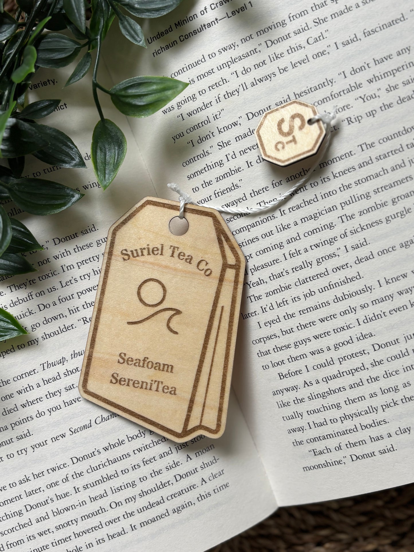 ACOTAR inspirerte te-bokmerker i tre