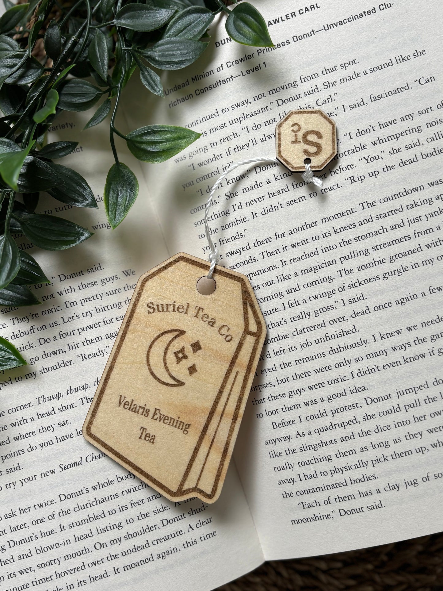 ACOTAR inspirerte te-bokmerker i tre