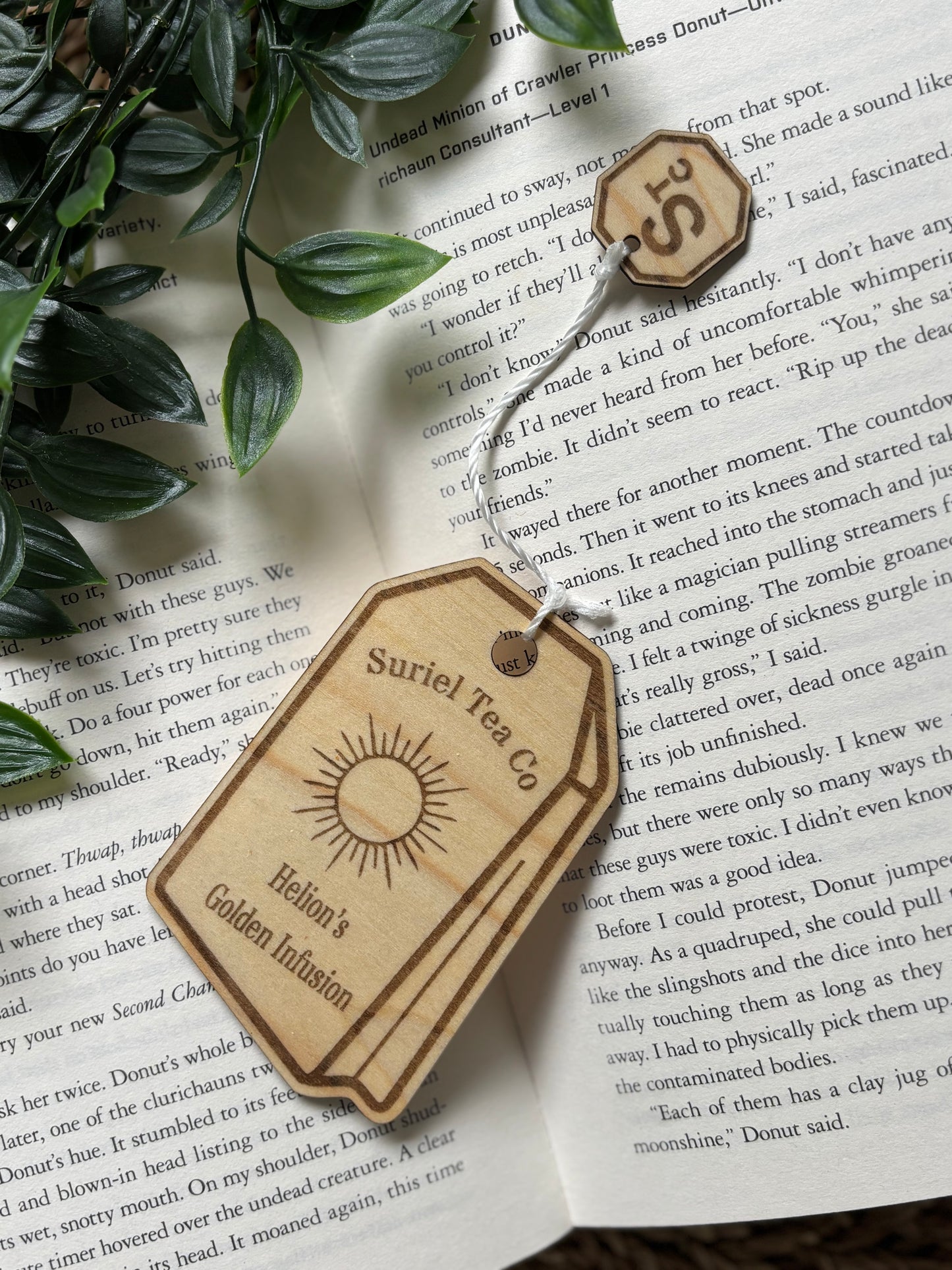 ACOTAR inspirerte te-bokmerker i tre