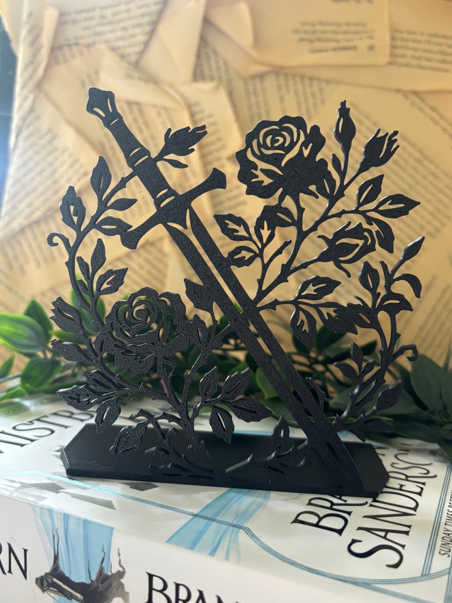 Bokstøtte - Roses and Sword
