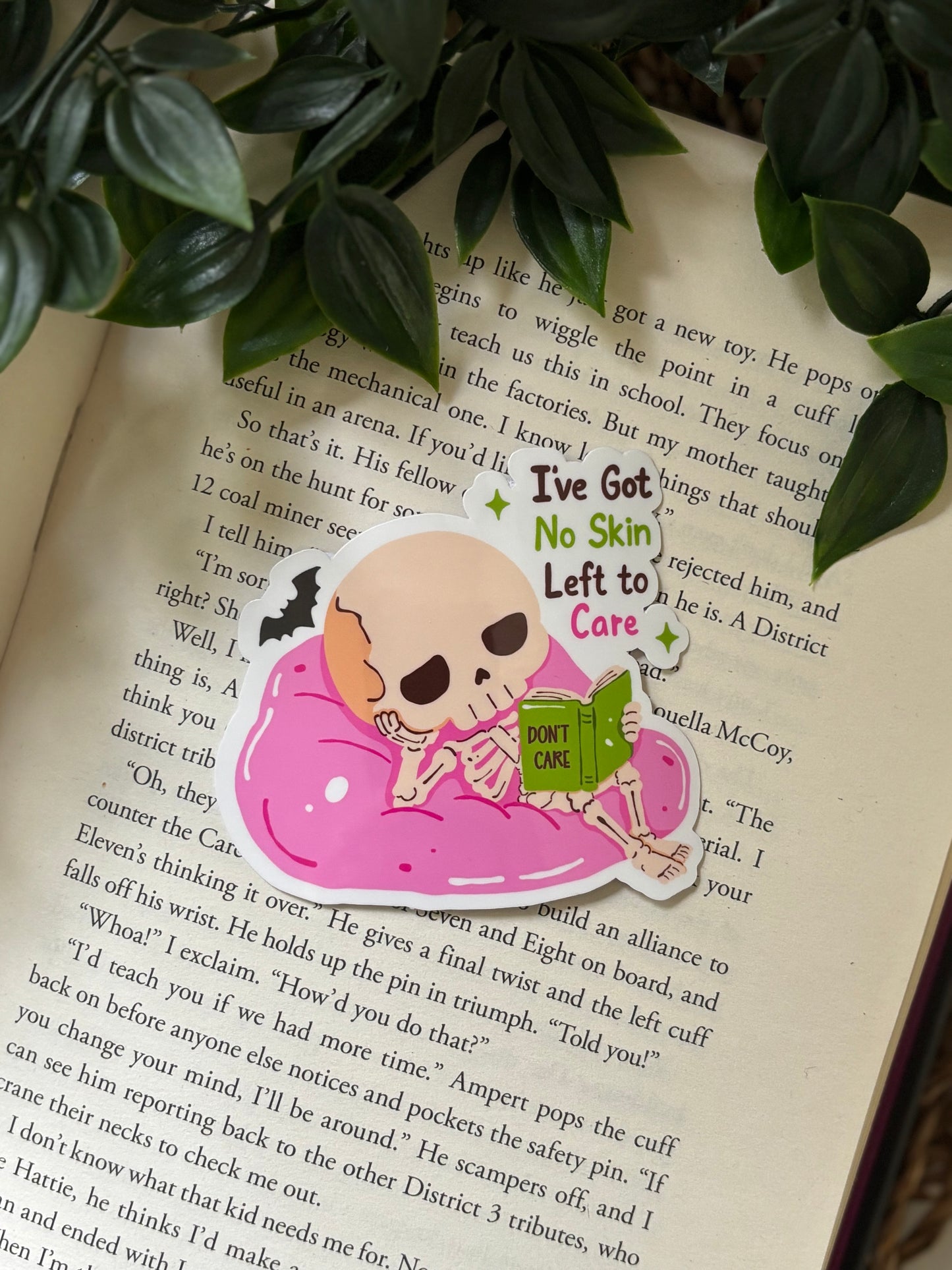 I´ve got no skin left to care Sticker
