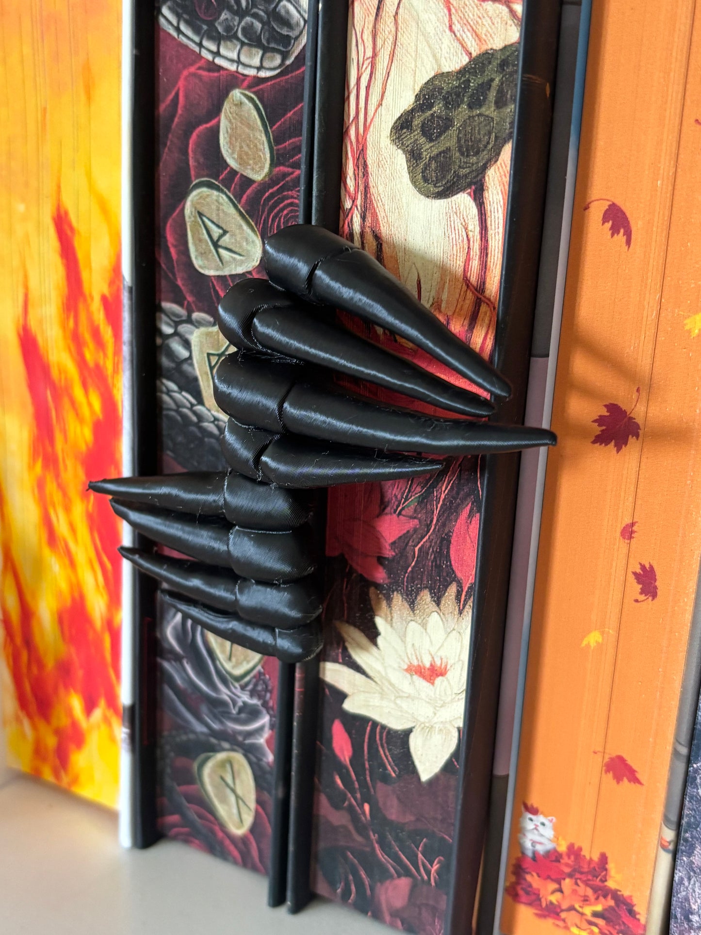 Claws Book Spine Hugger
