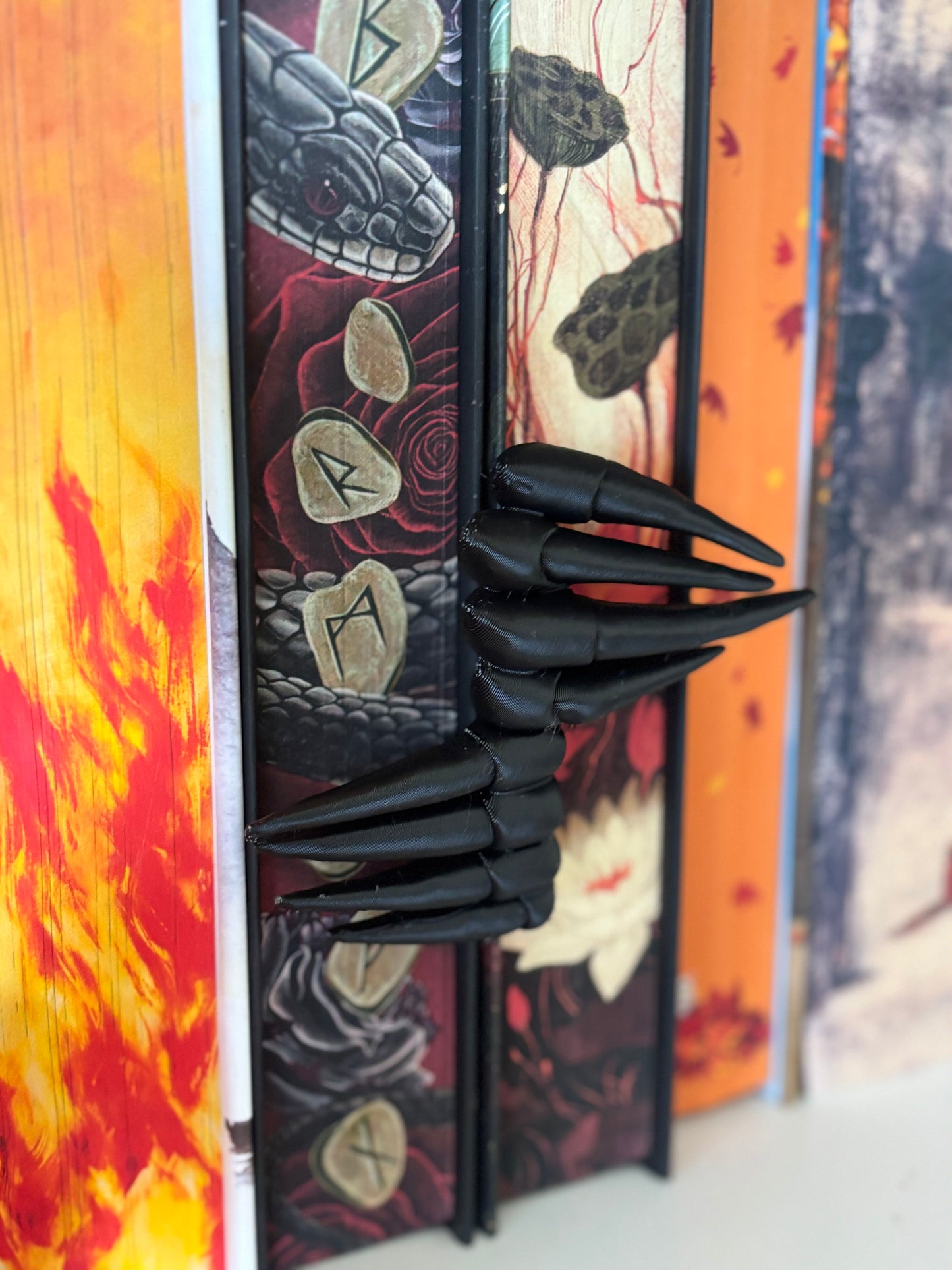 Claws Book Spine Hugger