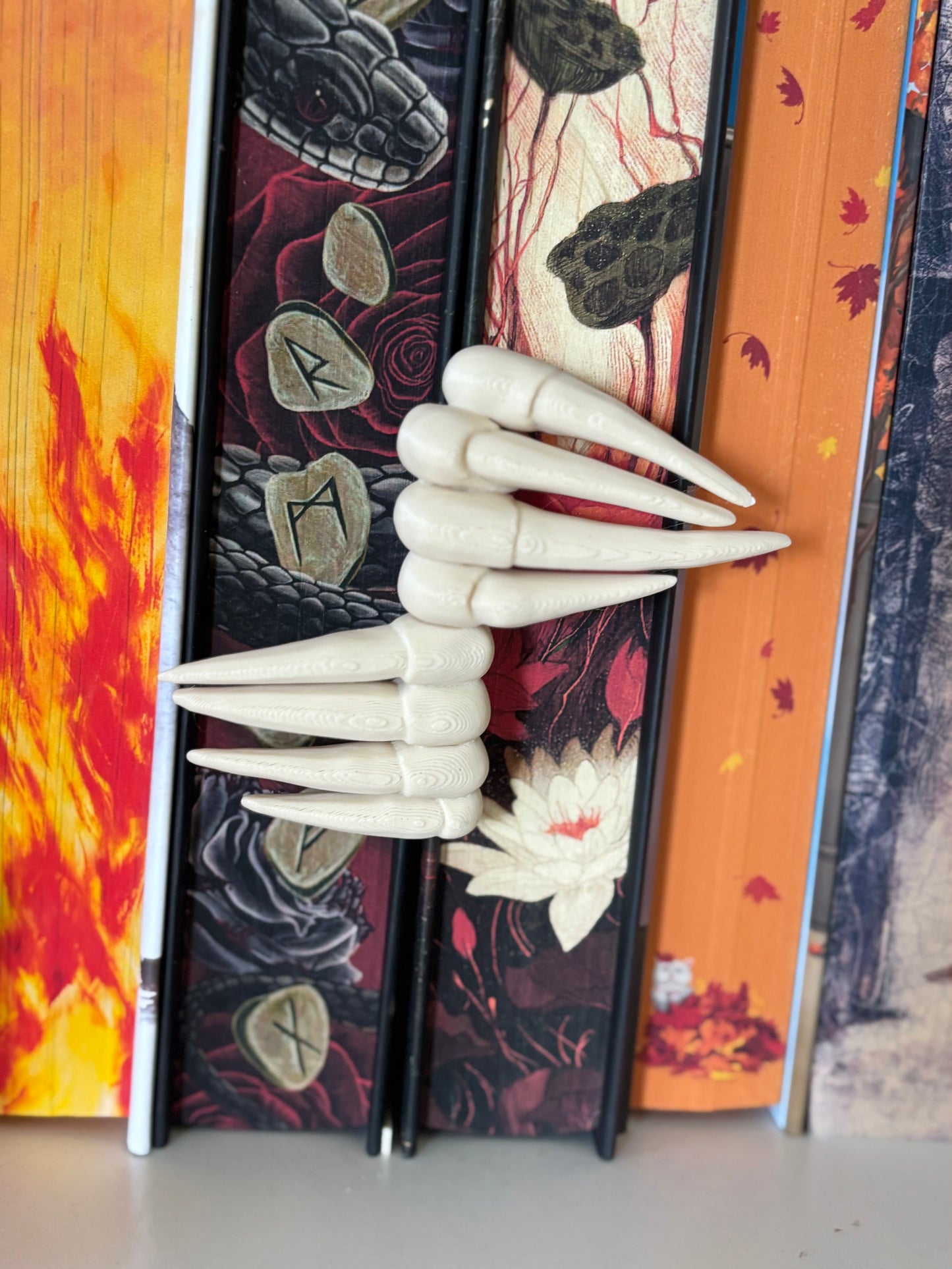 Claws Book Spine Hugger