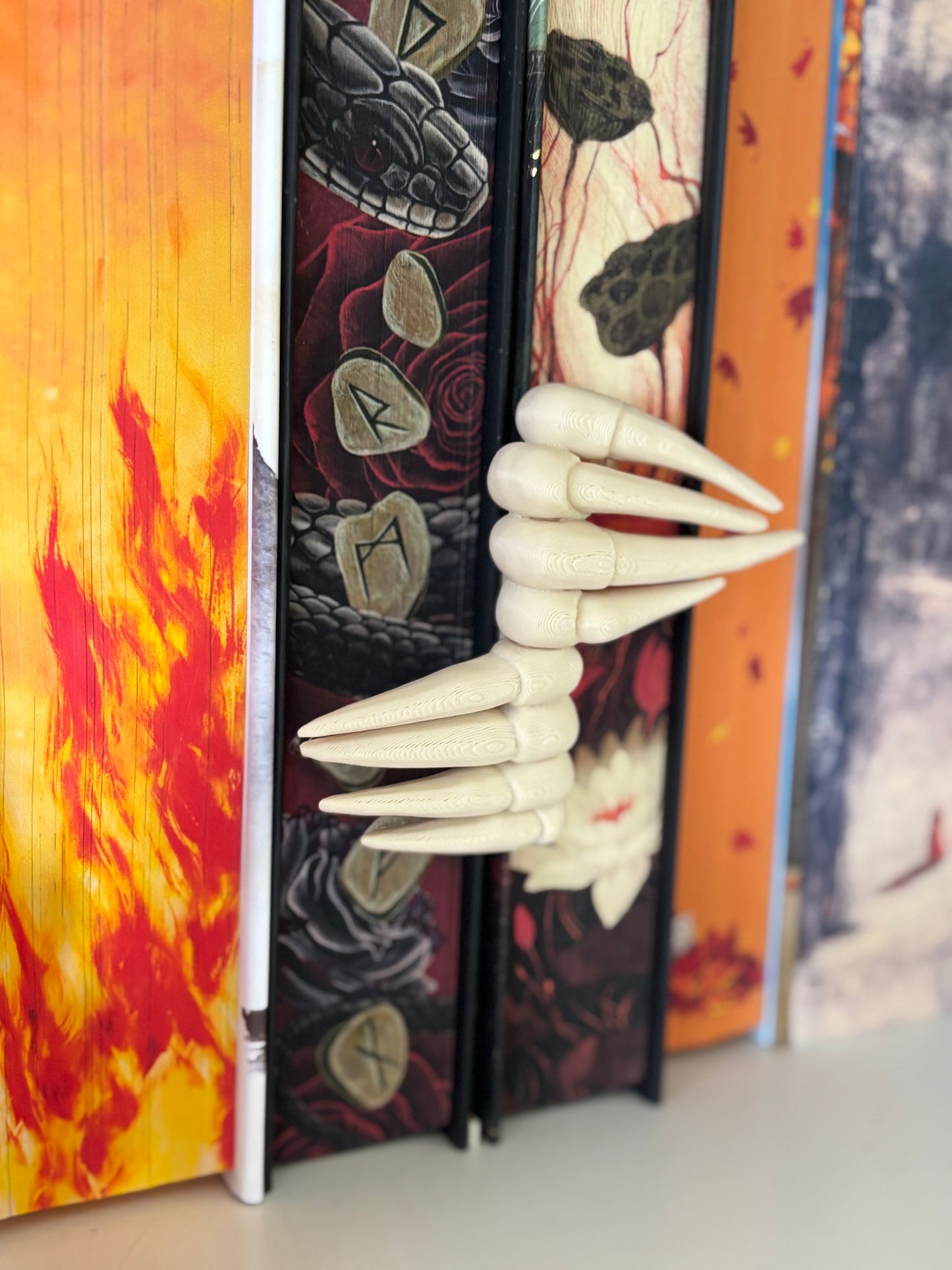 Claws Book Spine Hugger