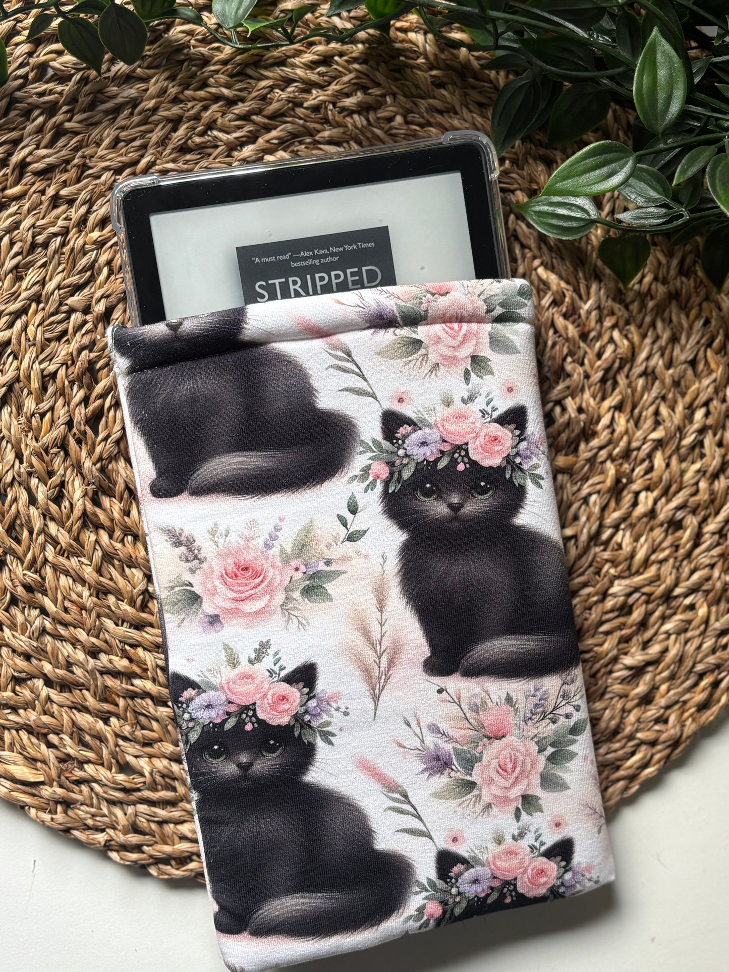 Blossom Kitty Kindle sleeve (Limited Edition)