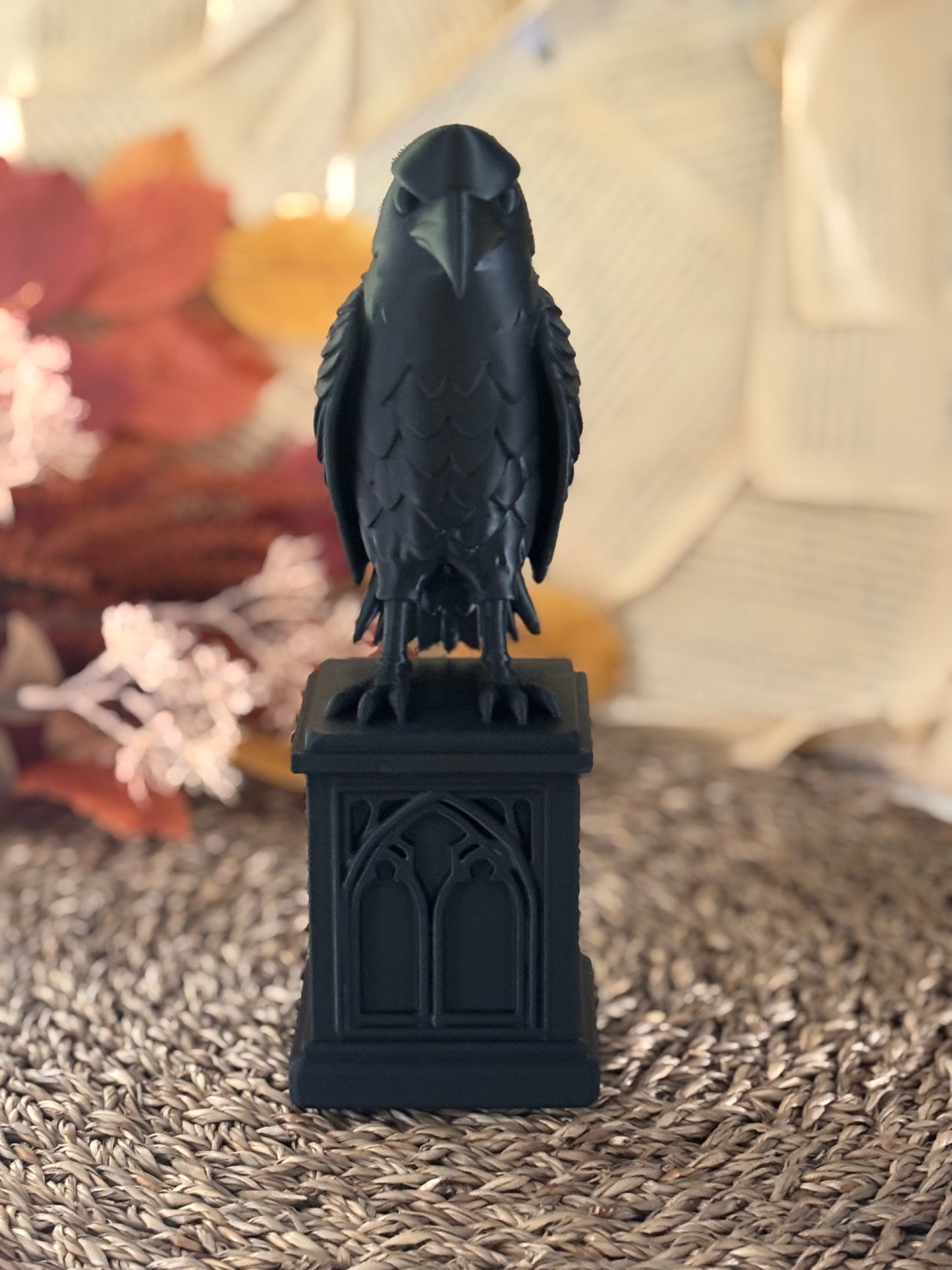 Bokstøtte - Raven on Square Block