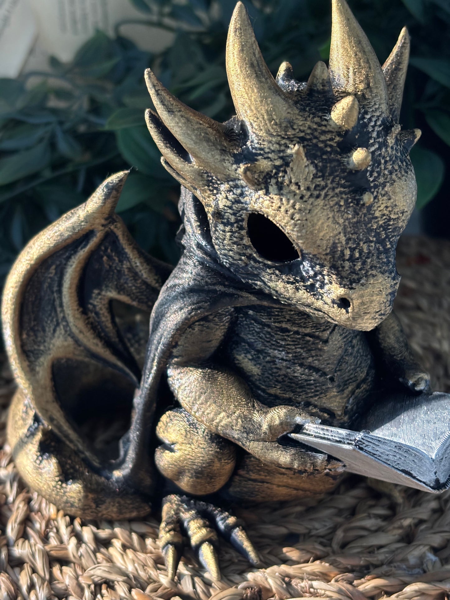 Dragon Page Keeper m/ te-ledlys