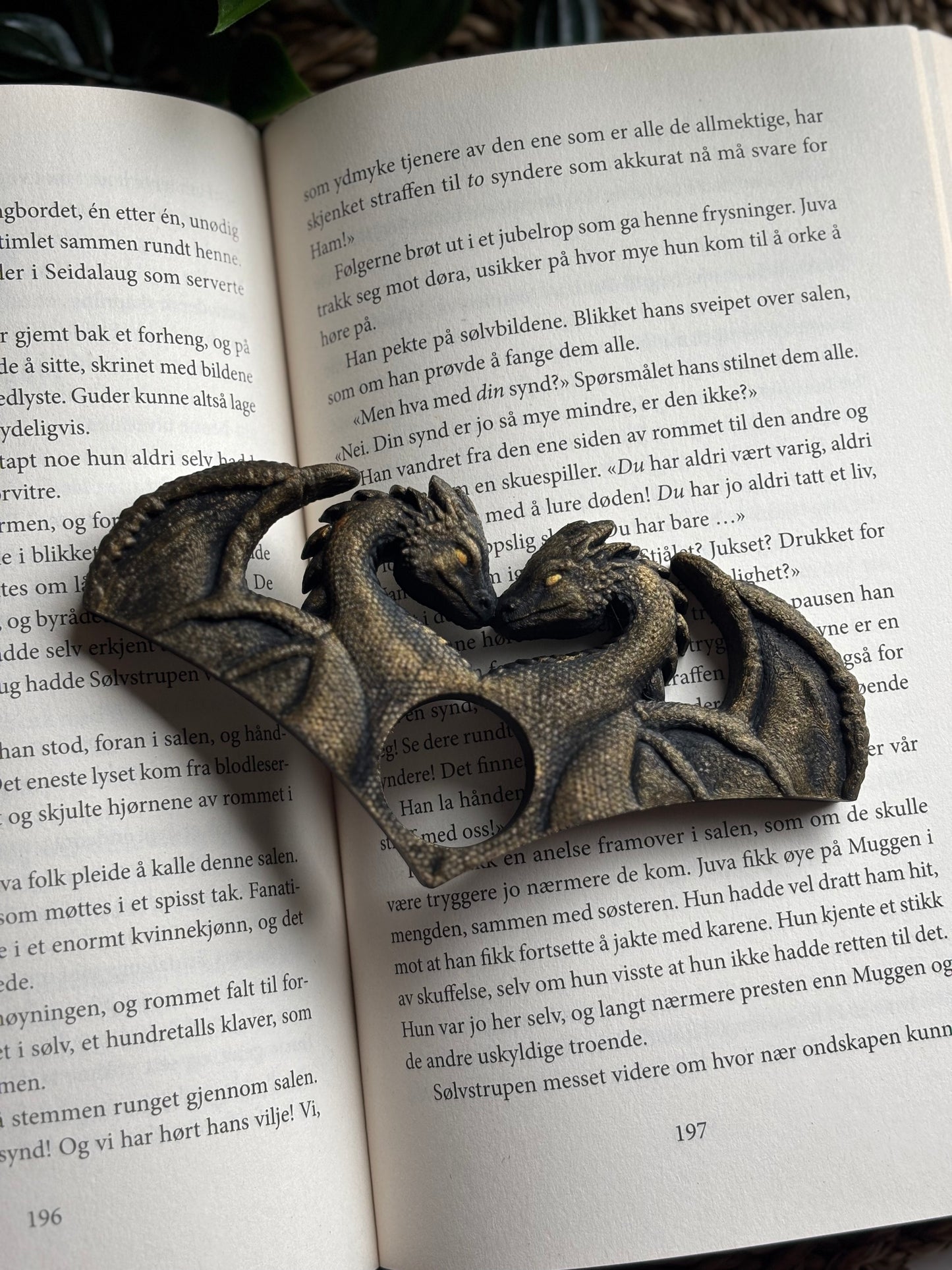 Dragon Lovers Sideholder / Thumb Page Holder