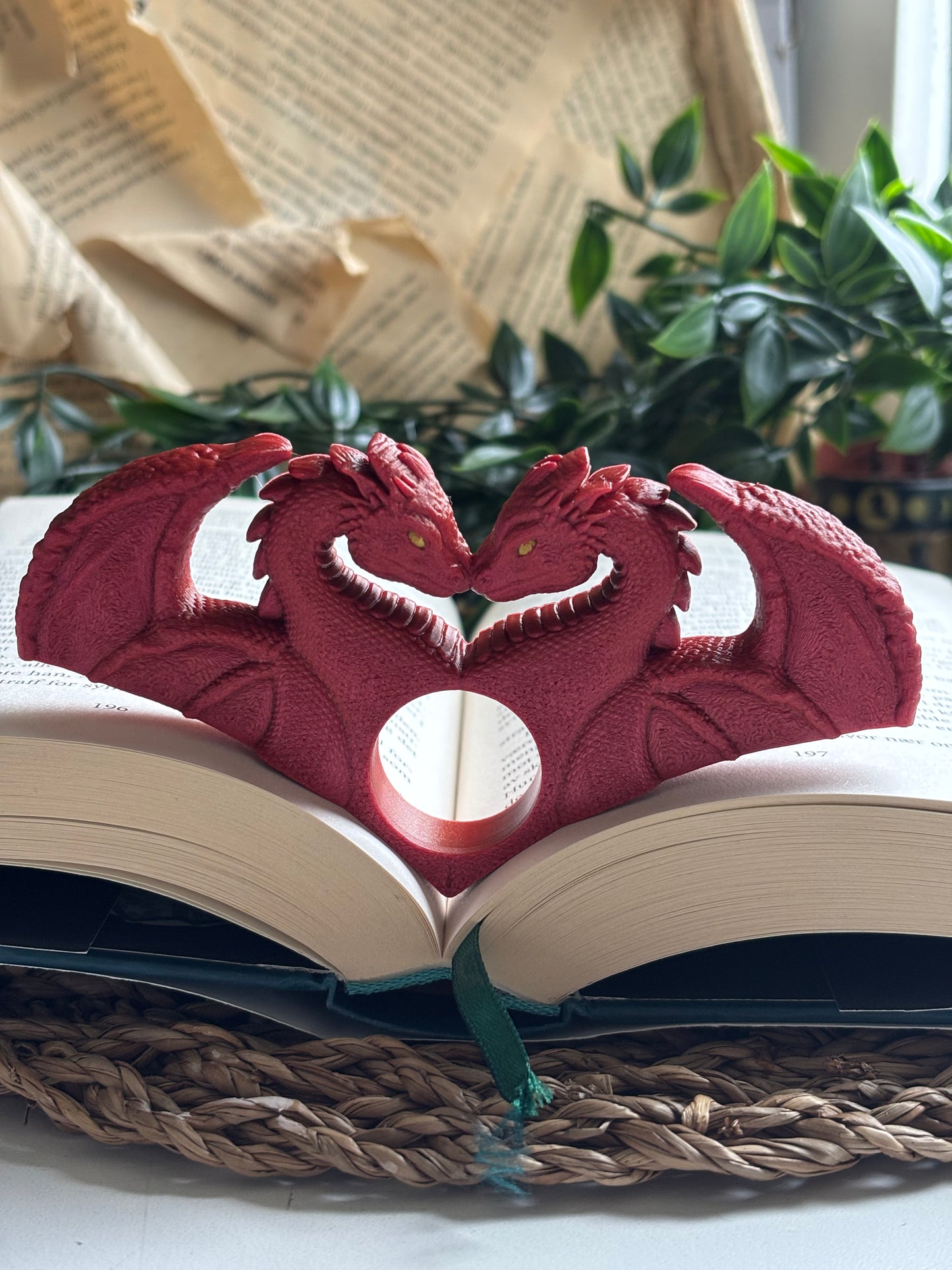 Dragon Lovers Sideholder / Thumb Page Holder