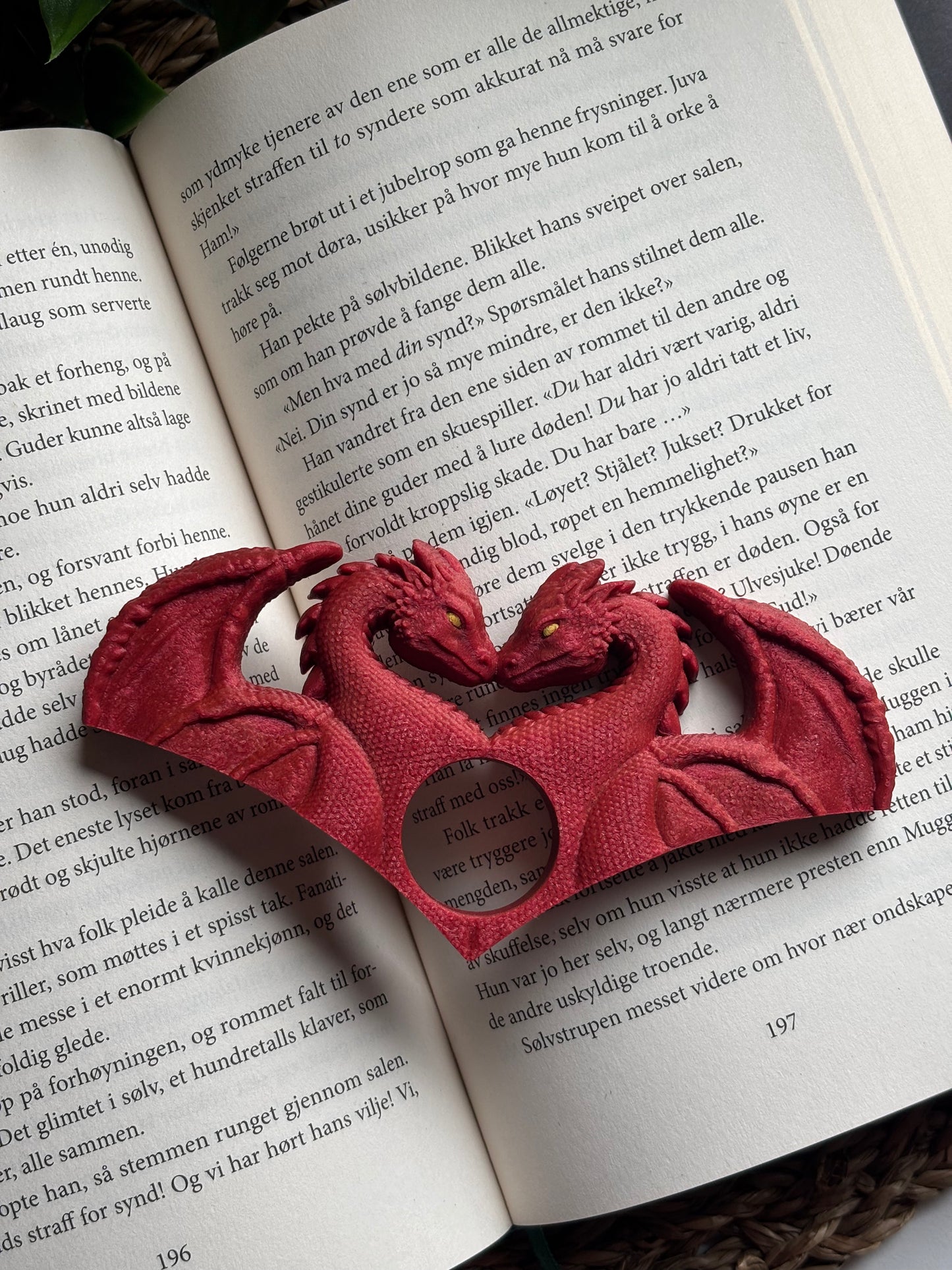 Dragon Lovers Sideholder / Thumb Page Holder