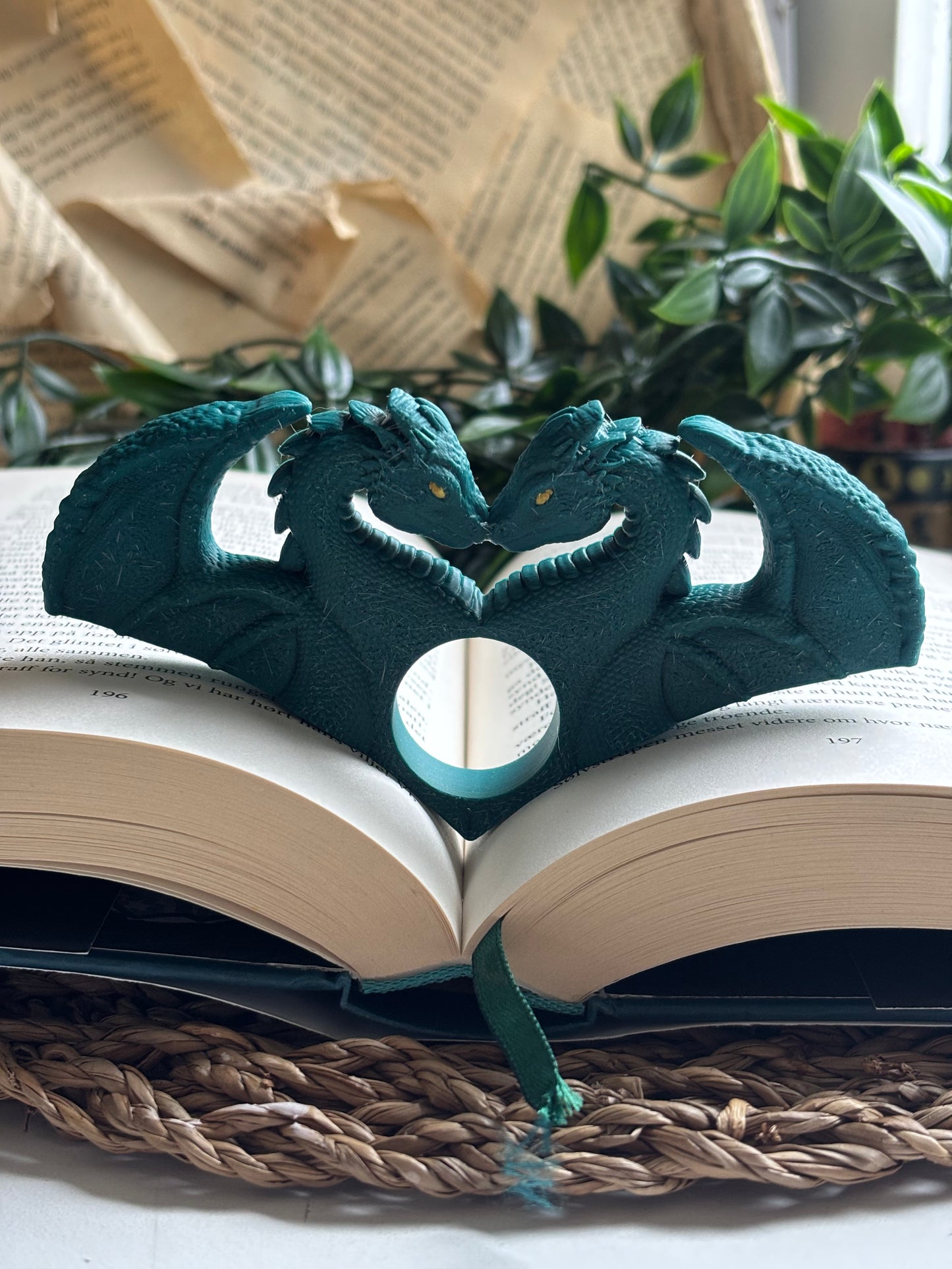 Dragon Lovers Sideholder / Thumb Page Holder