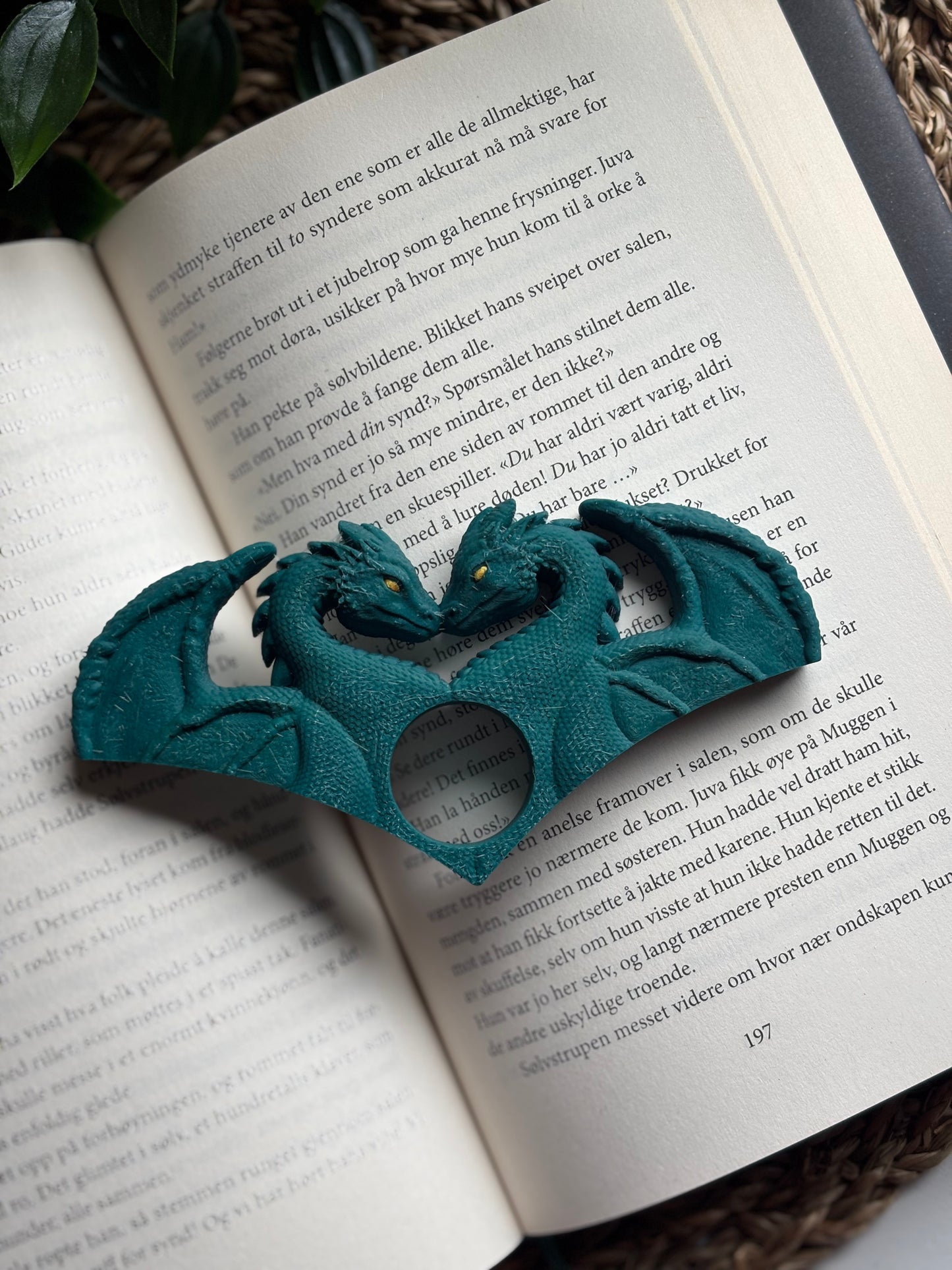 Dragon Lovers Sideholder / Thumb Page Holder