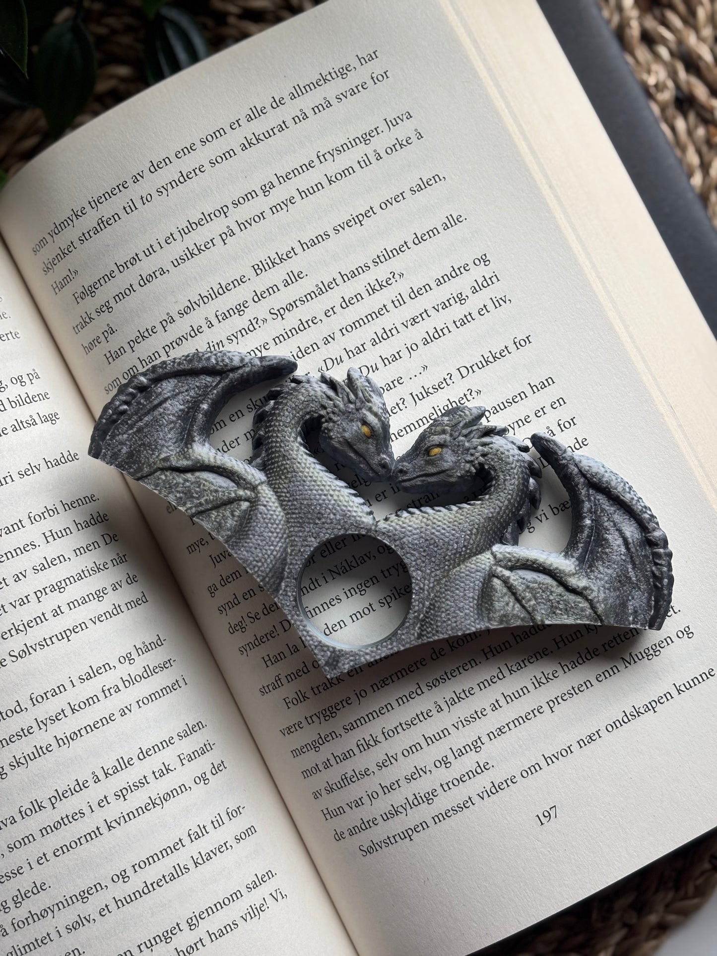 Dragon Lovers Sideholder / Thumb Page Holder